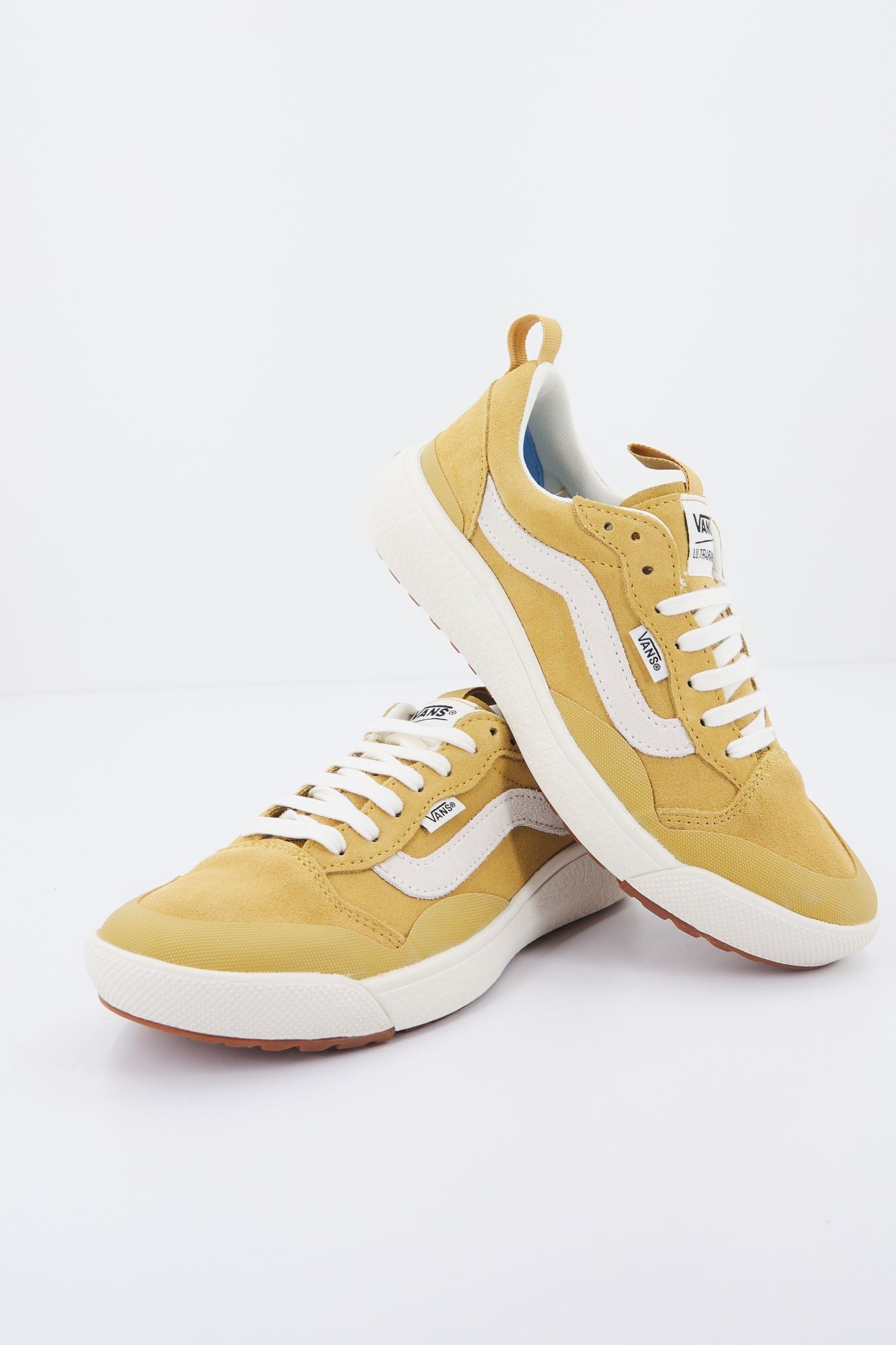 VANS  UA ULTRARANGE en color AMARILLO (2)