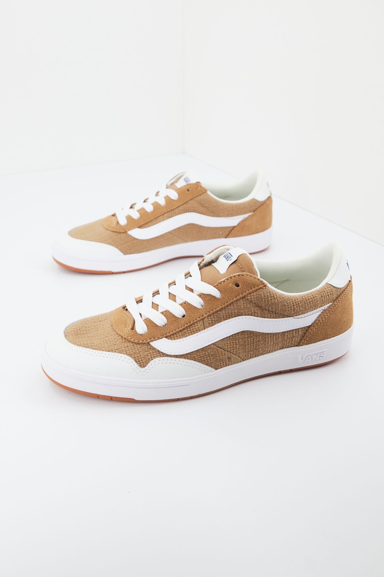 VANS  UA CRUZE TOO en color MARRON (1)
