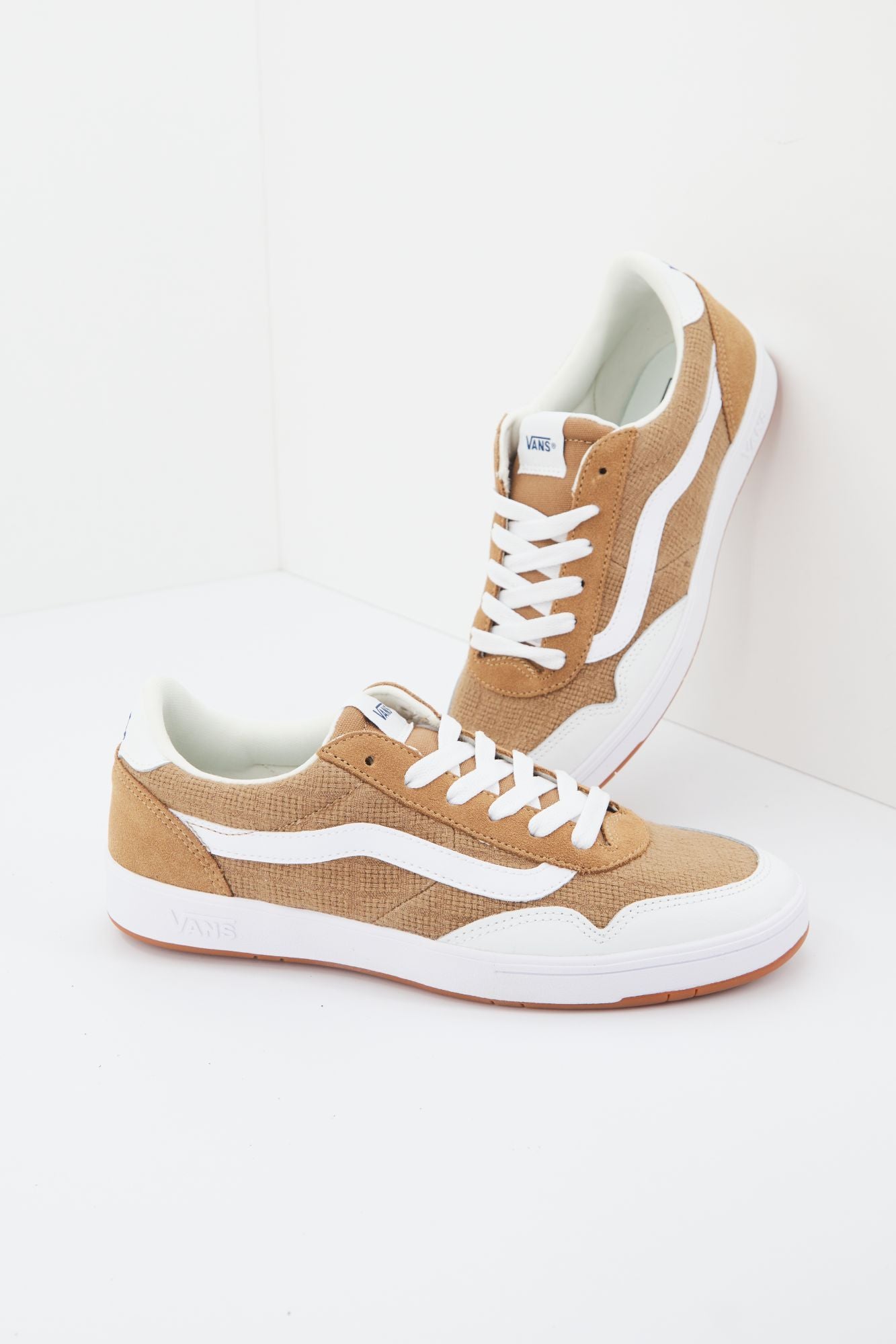 VANS  UA CRUZE TOO en color MARRON (4)