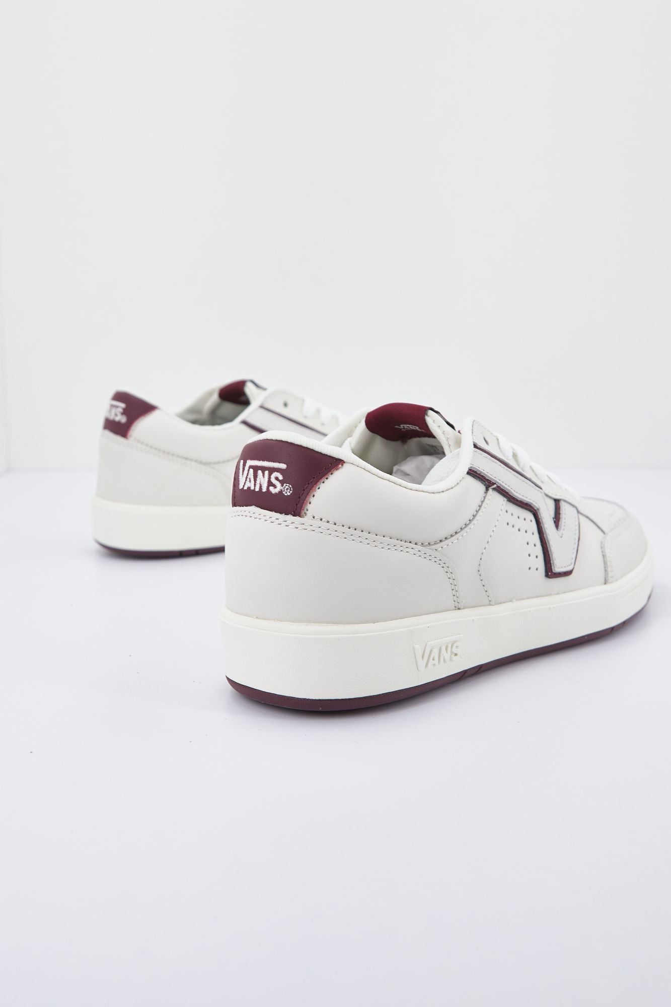 VANS UA LOWLAND en color BEIS (3)