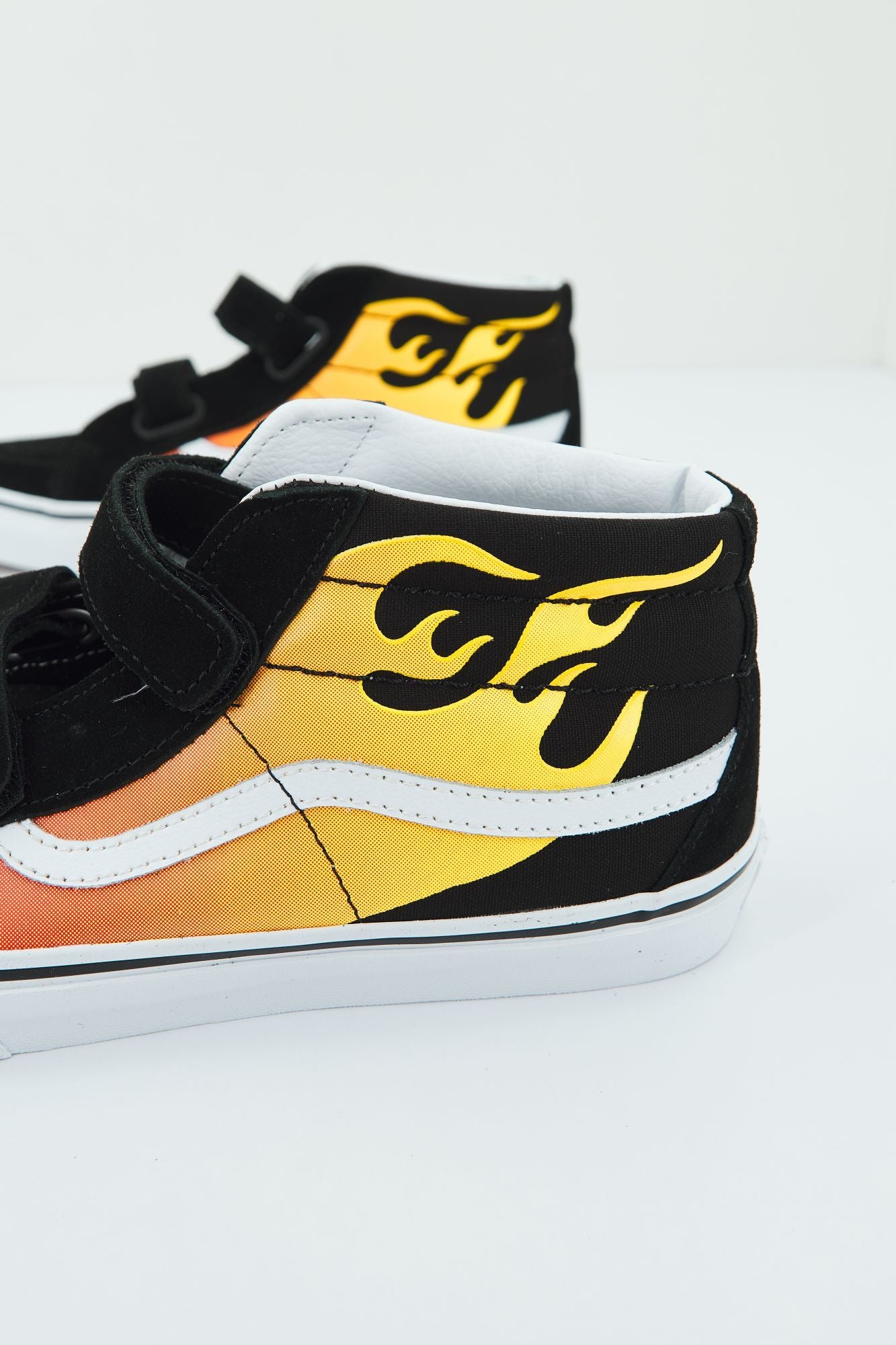 VANS JN SK8-MID en color NEGRO (4)