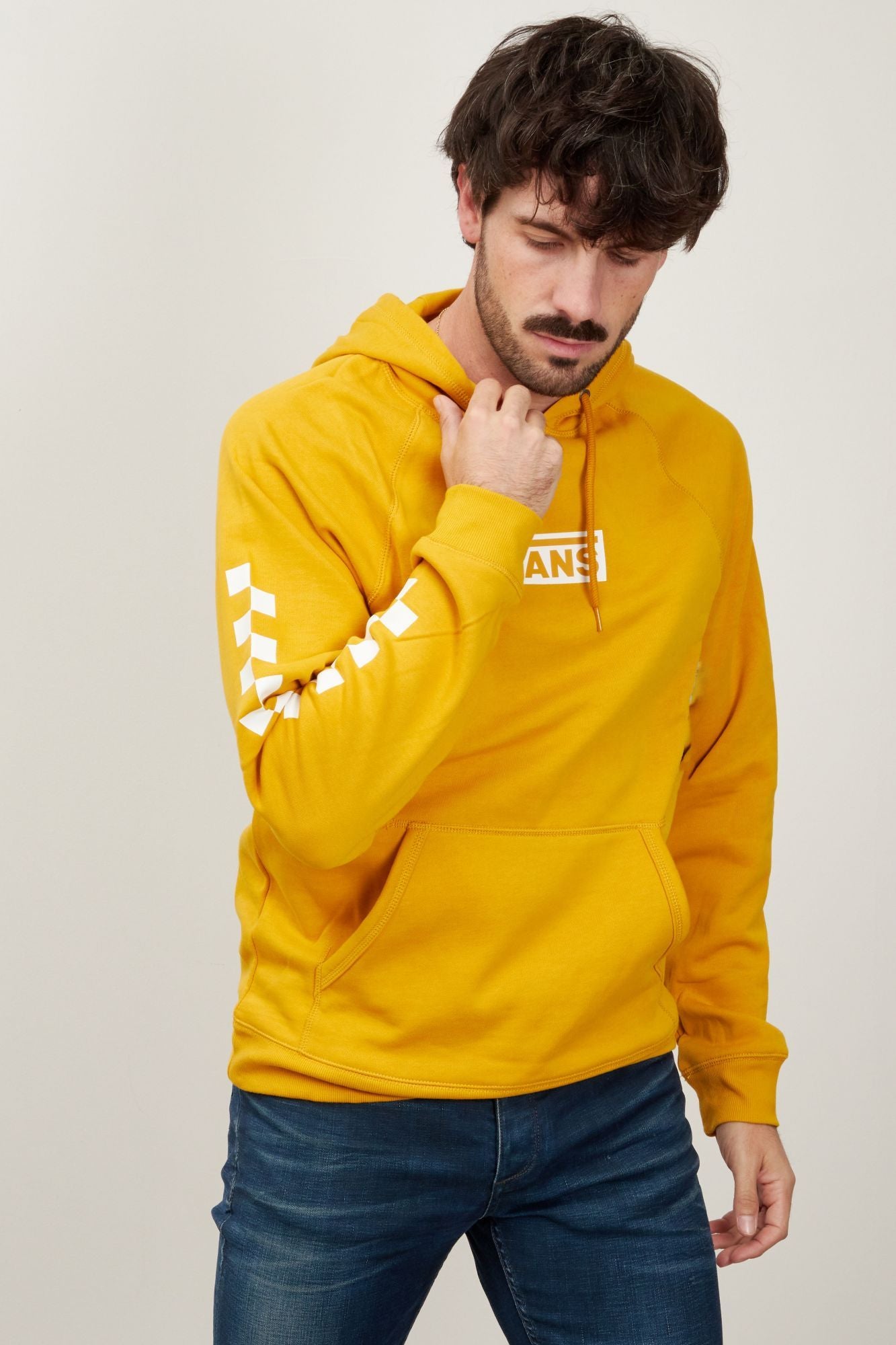 VANS VERSA STANDARD HOOD en color AMARILLO (2)