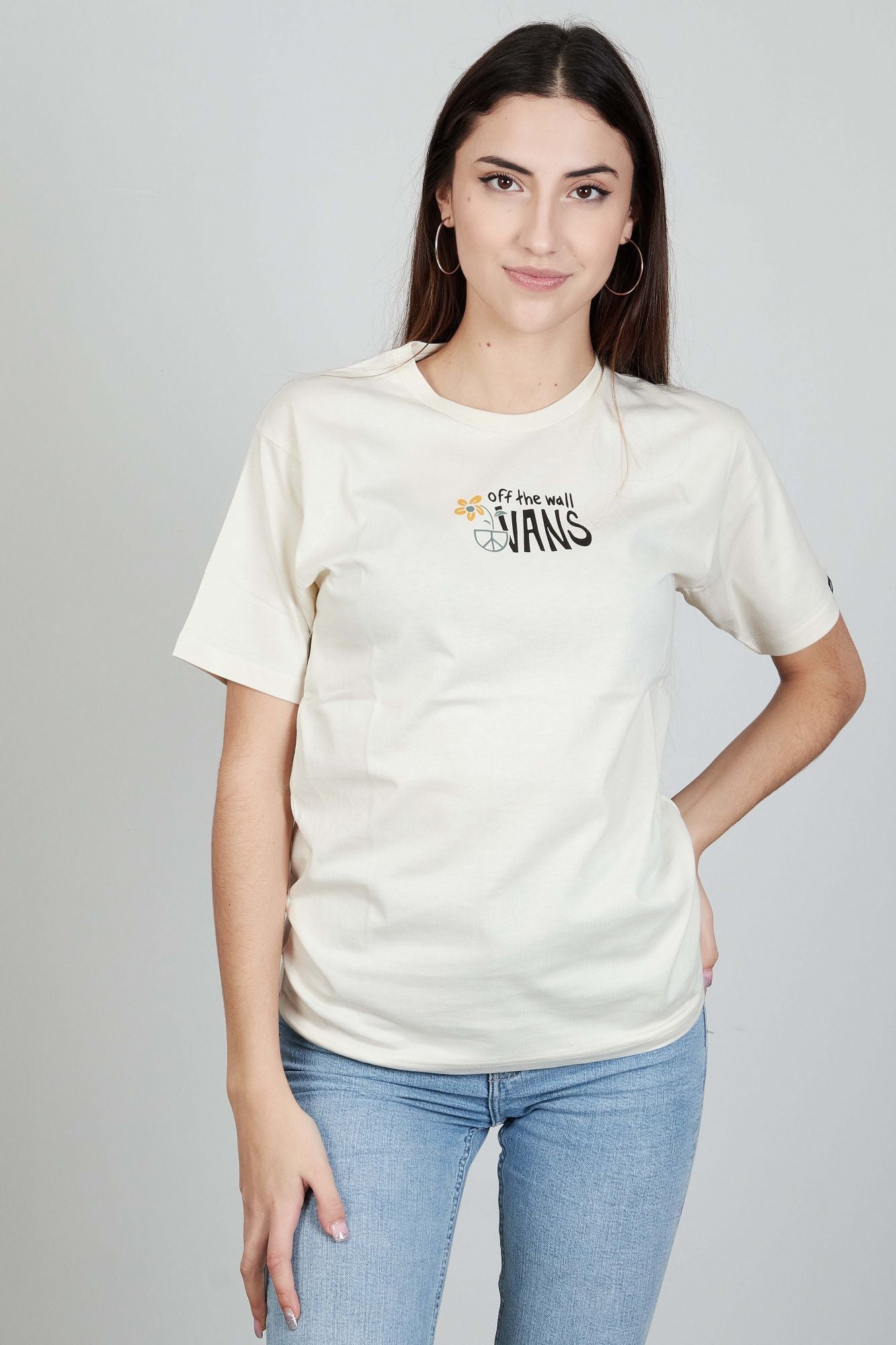 VANS IN OUR HANDS SS TEE IN en color BEIS (1)