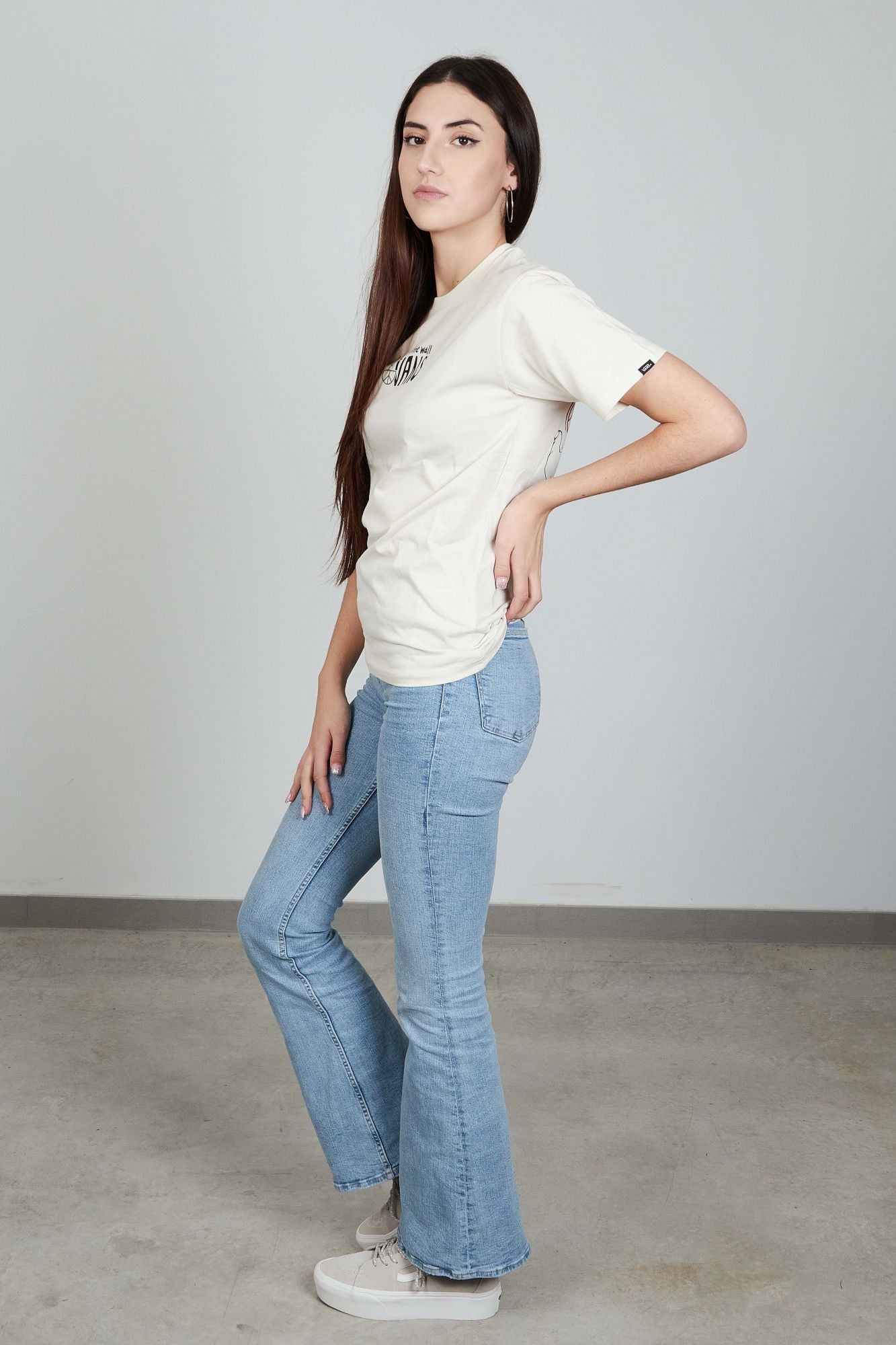 VANS IN OUR HANDS SS TEE IN en color BEIS (2)