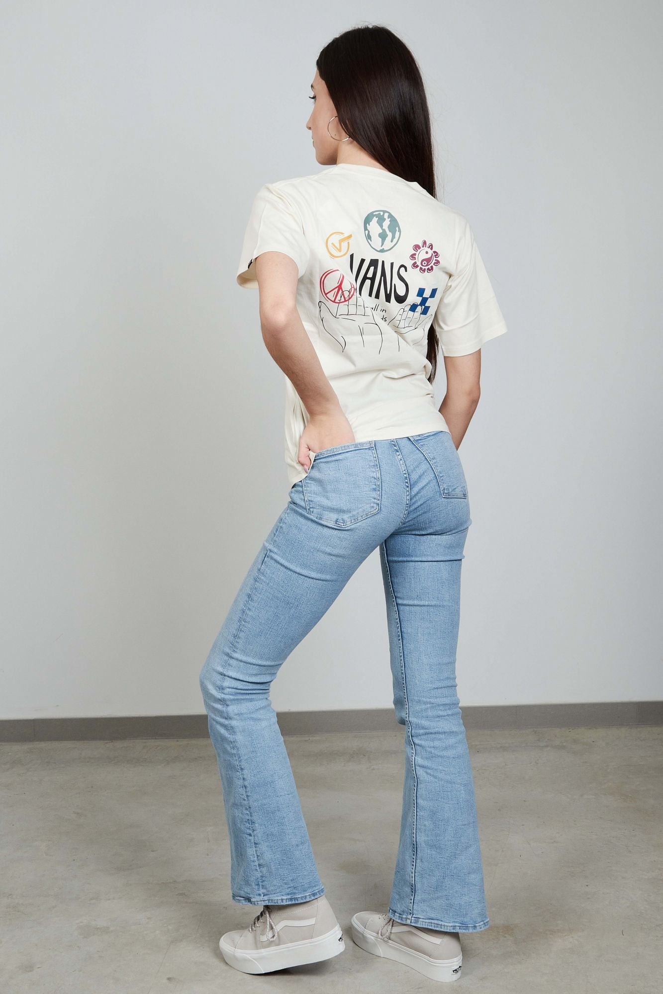 VANS IN OUR HANDS SS TEE IN en color BEIS (3)