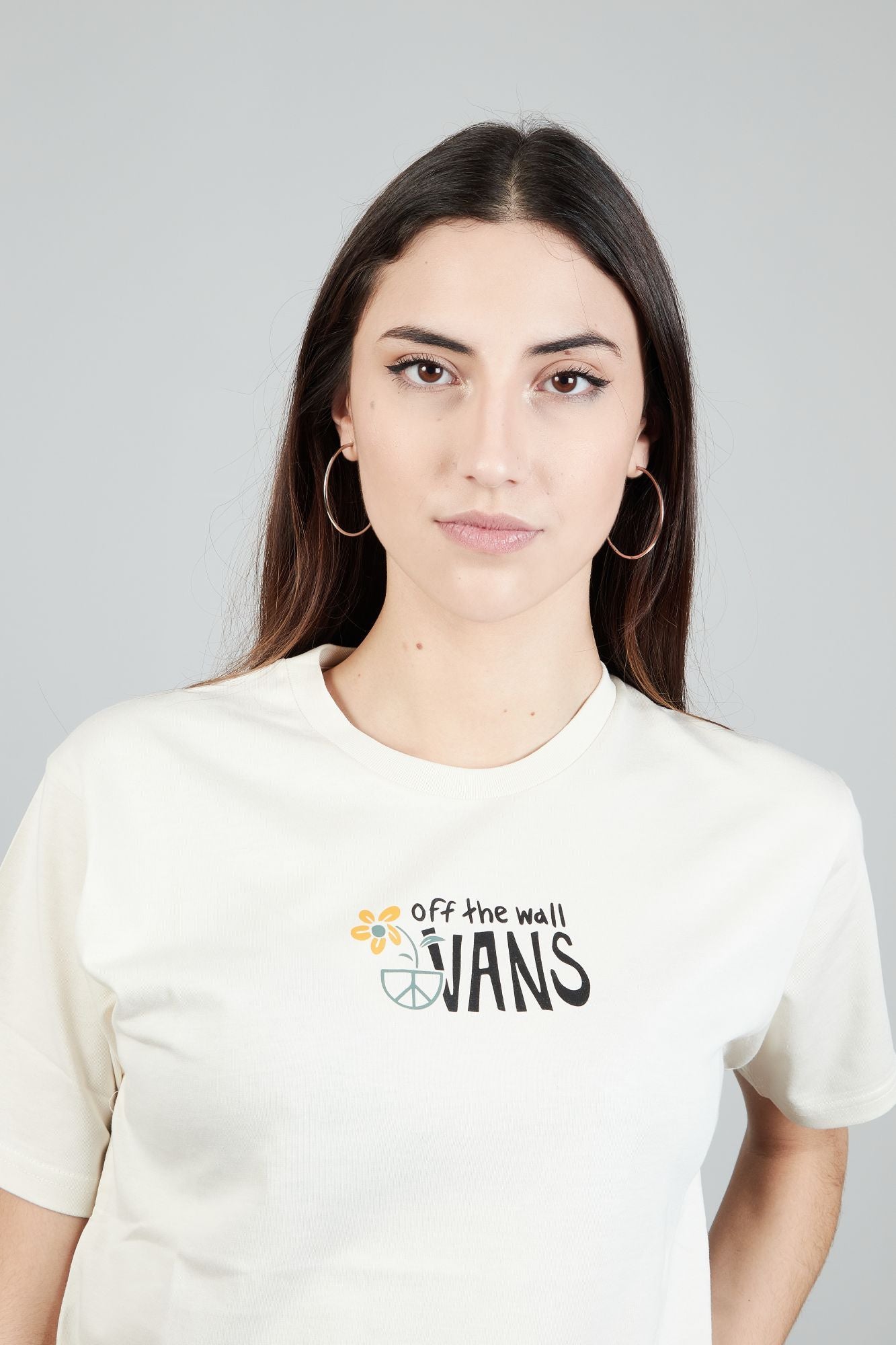 VANS IN OUR HANDS SS TEE IN en color BEIS (4)
