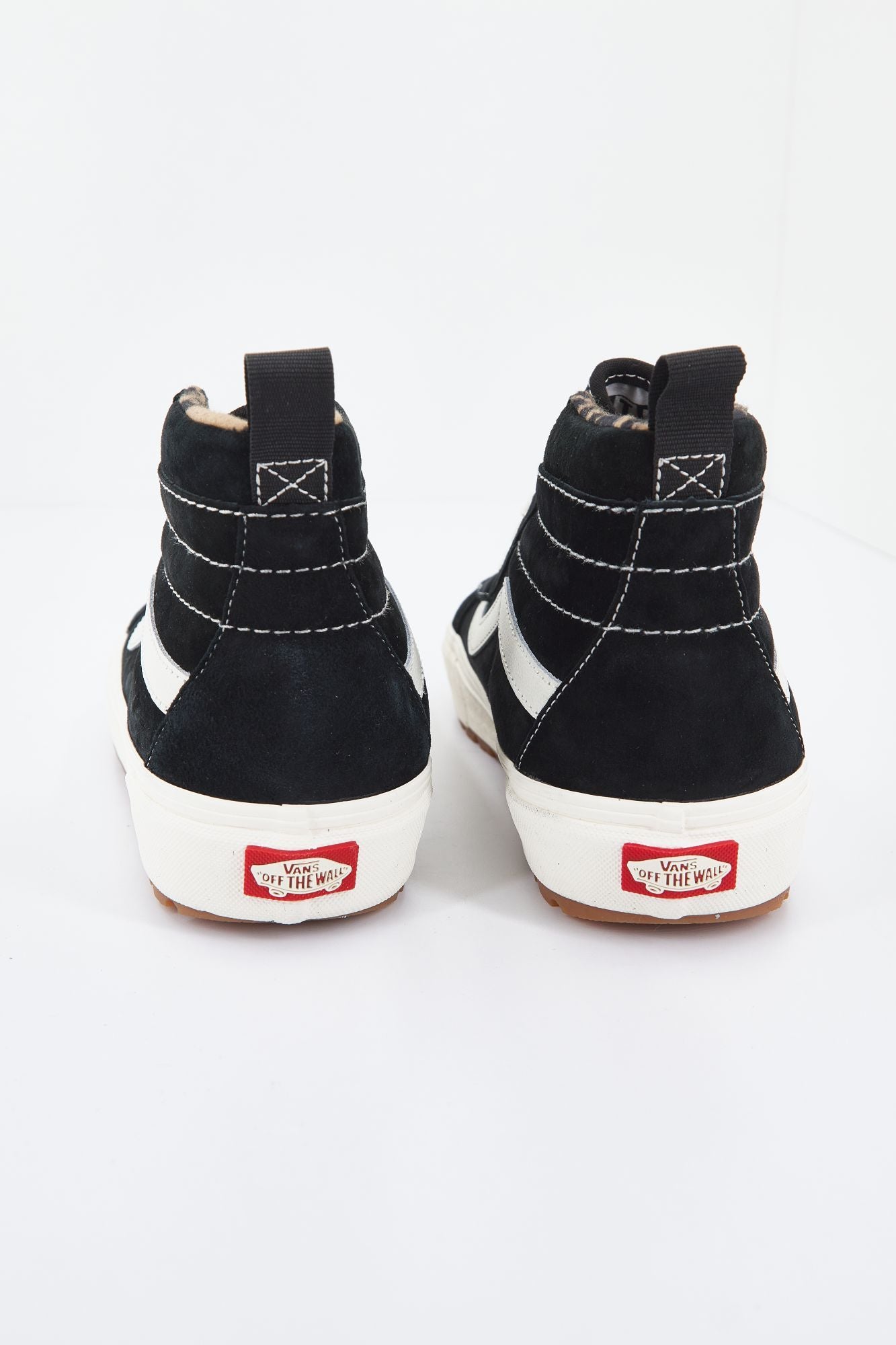 VANS  UA SK8-HI en color NEGRO (2)