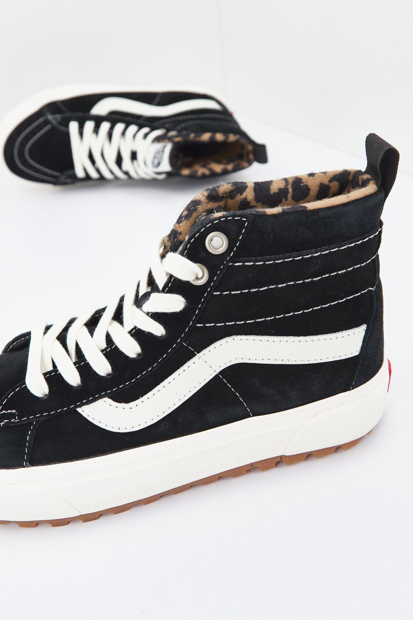 VANS  UA SK8-HI en color NEGRO (3)