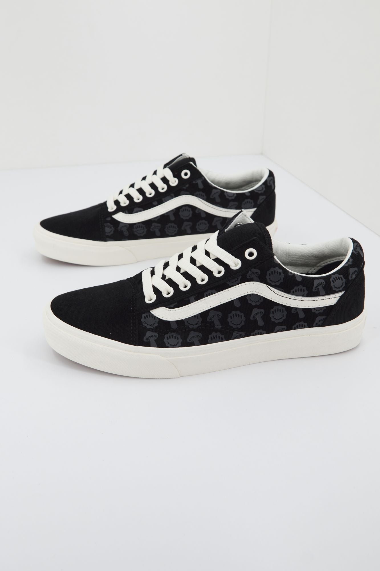 VANS VN0A4BW2BM81 en color NEGRO (1)