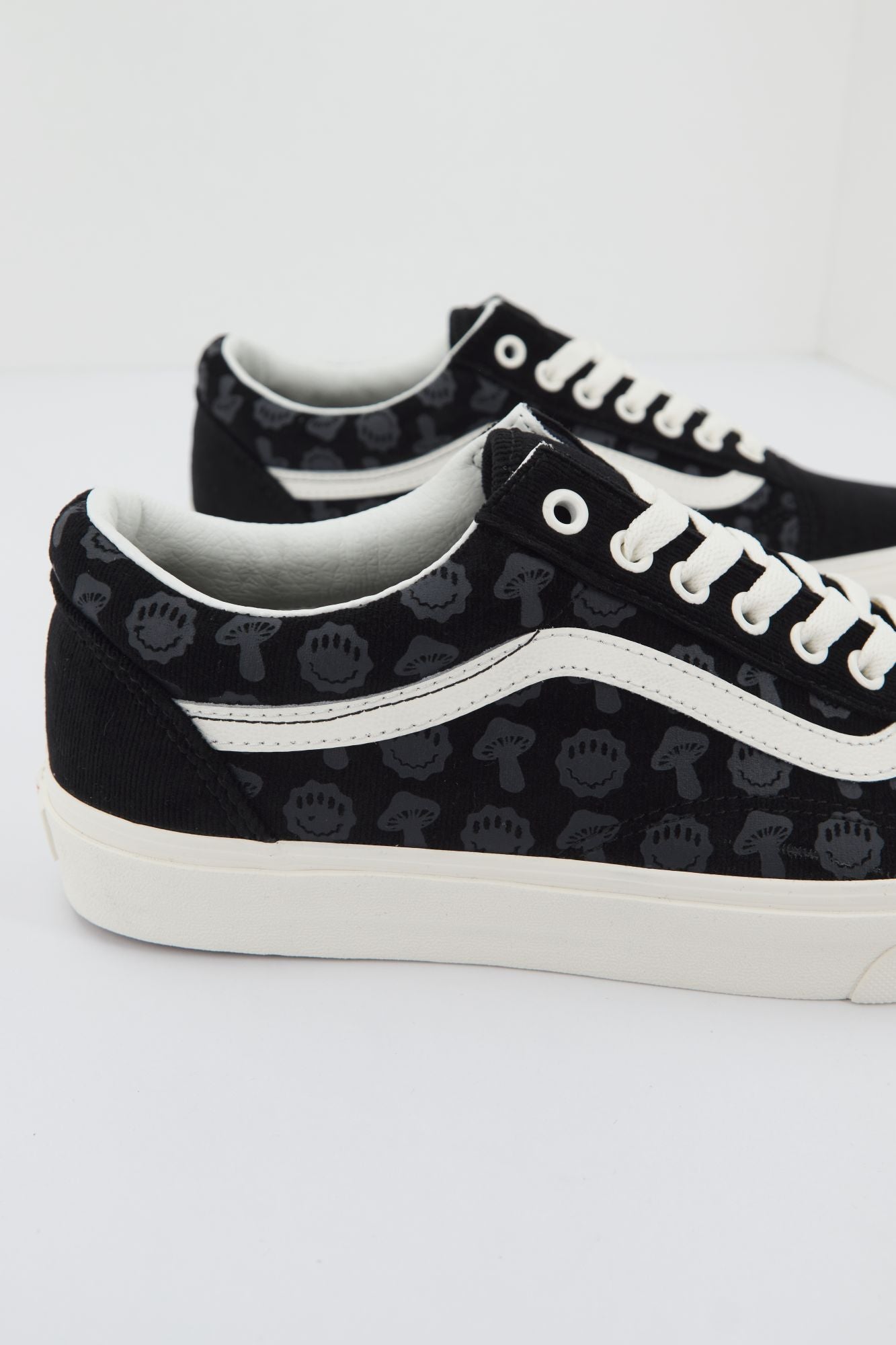 VANS VN0A4BW2BM81 en color NEGRO (3)