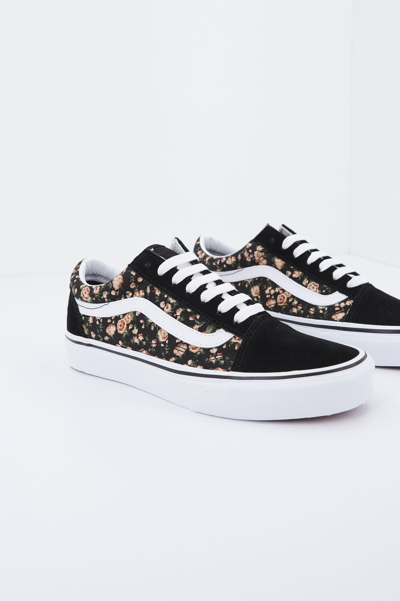 VANS UA OLD SKOOL en color FLORAL (1)