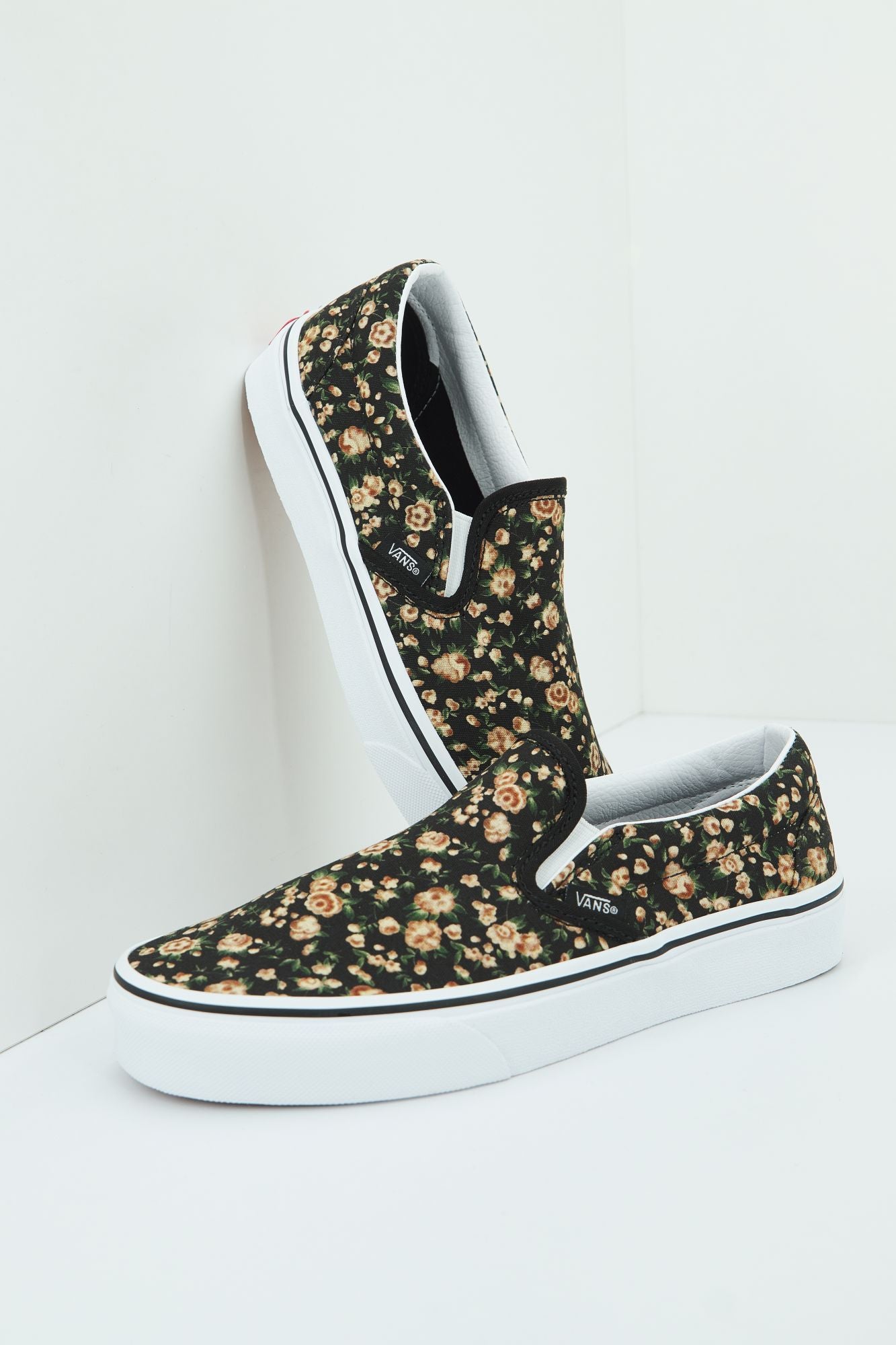 VANS UA CLASSIC en color NEGRO (2)