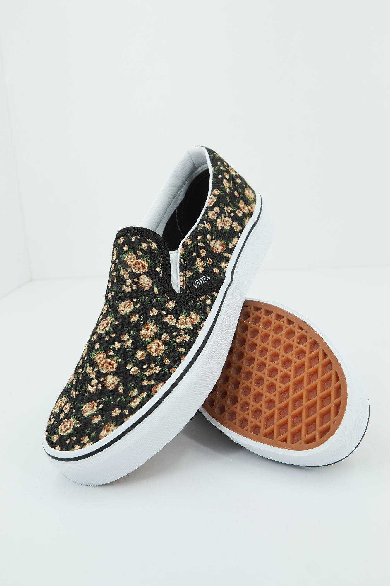 VANS UA CLASSIC en color NEGRO (3)