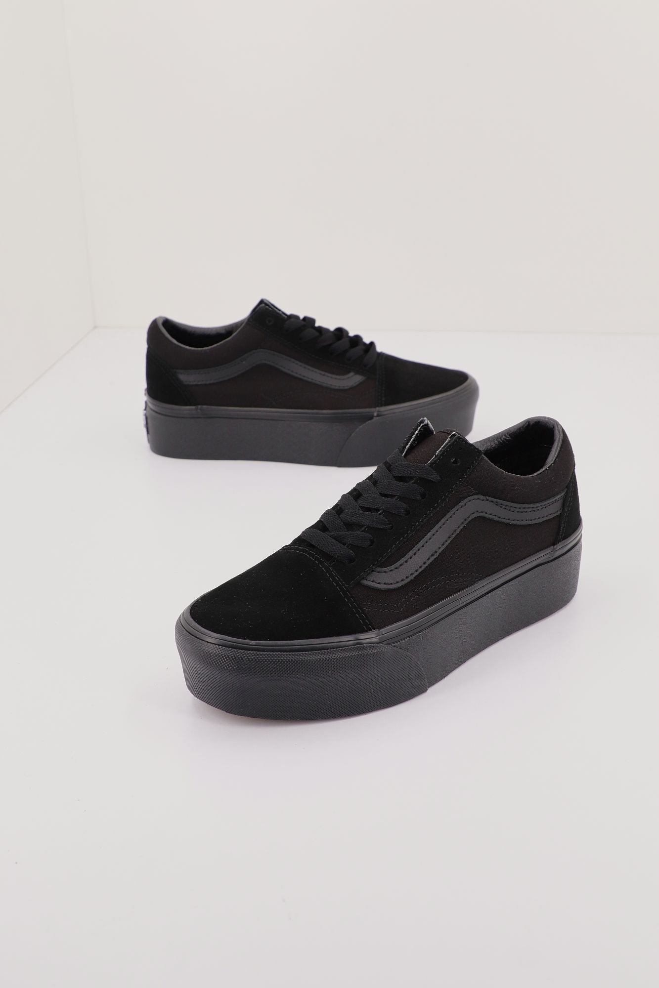VANS UA OLD SKOOL en color NEGRO (1)