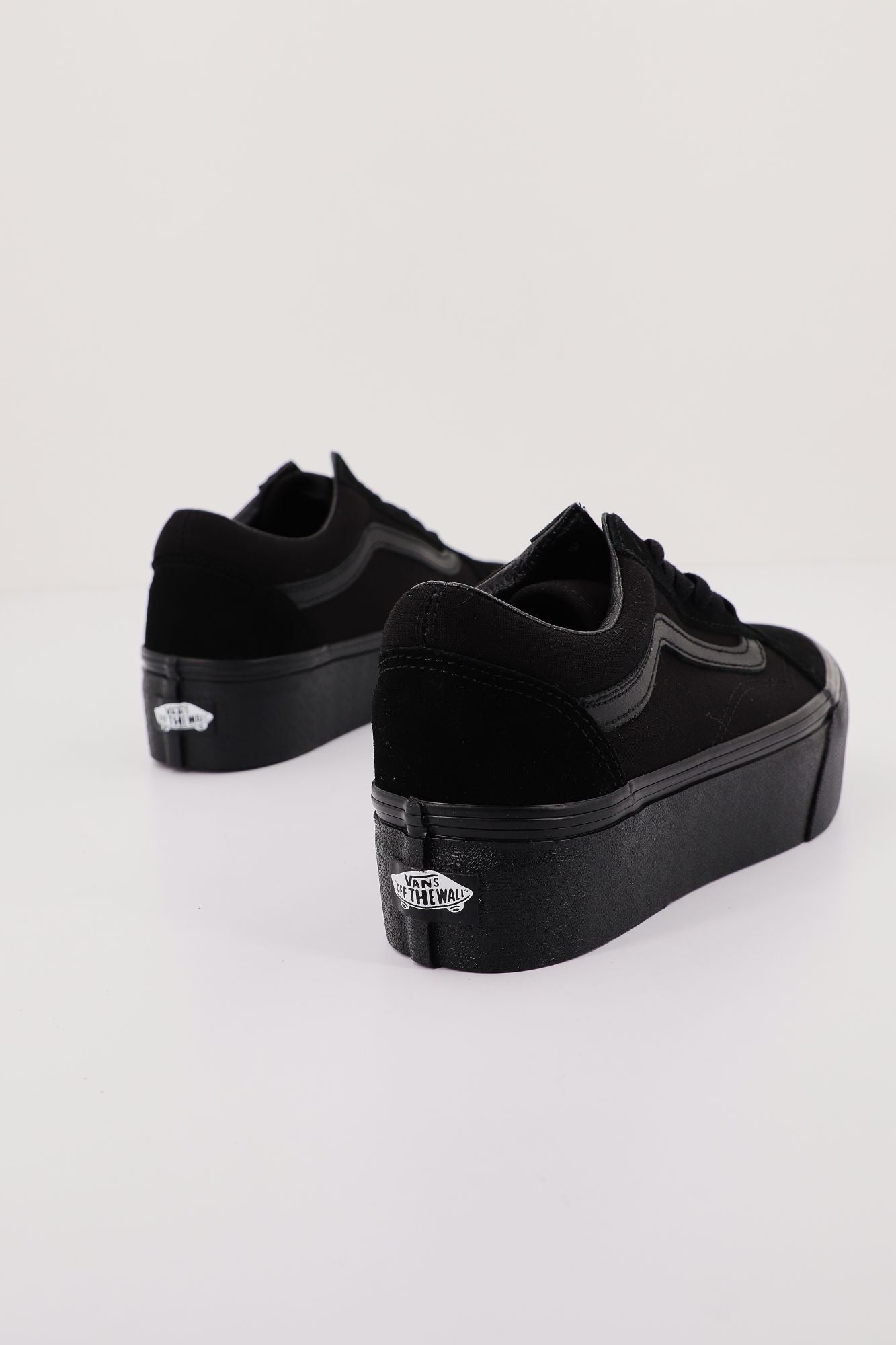 VANS UA OLD SKOOL en color NEGRO (3)