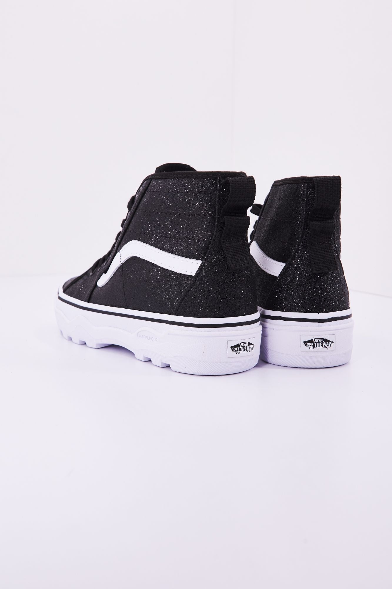 VANS  UA SENTRY SK8-HI en color NEGRO (4)