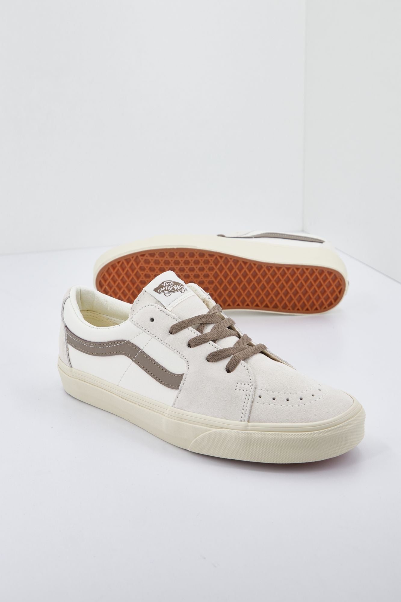VANS UA SK8-LOW en color BLANCO (4)