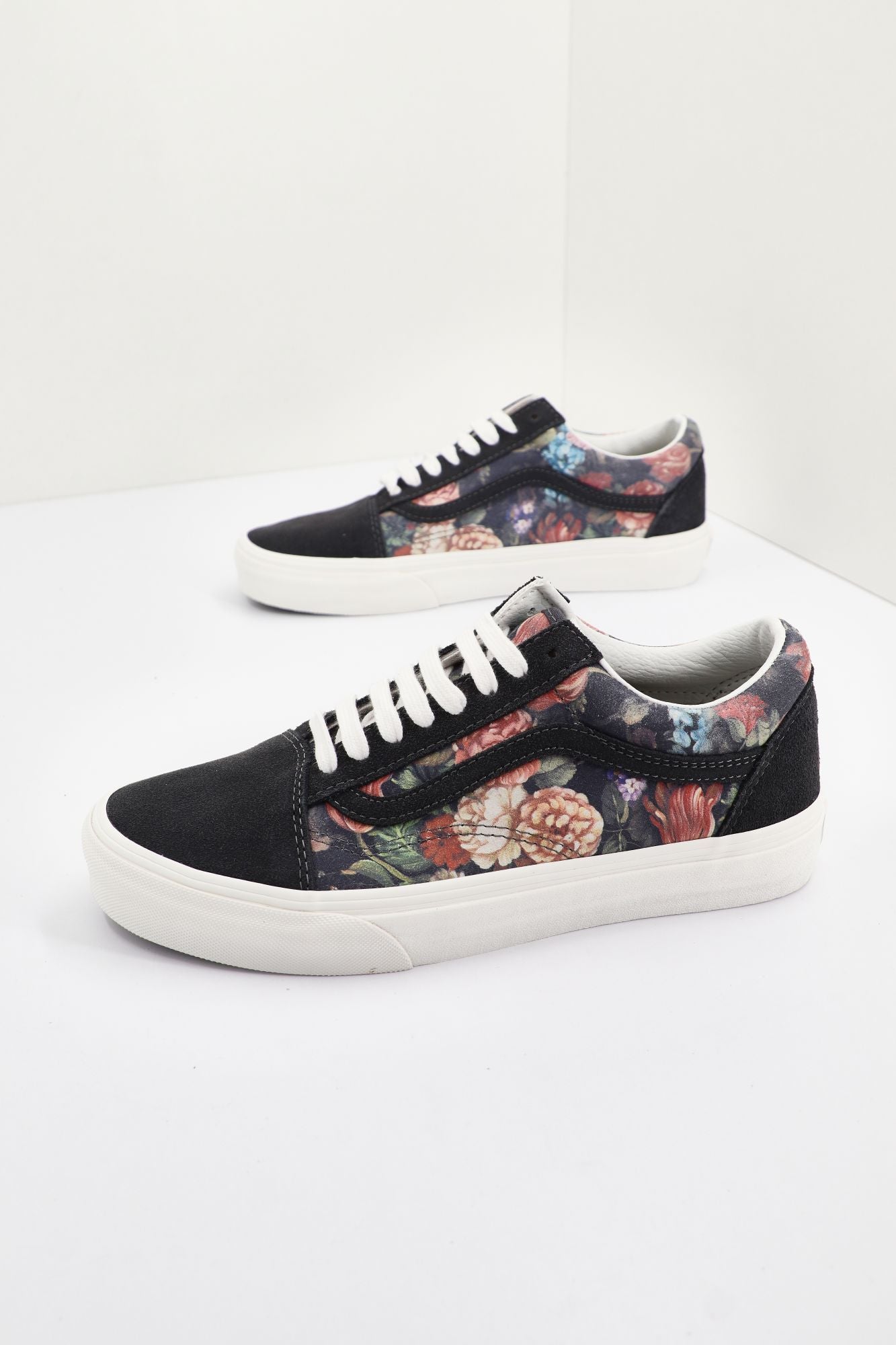 VANS VN0A4BW21XM1 en color FLORAL (1)