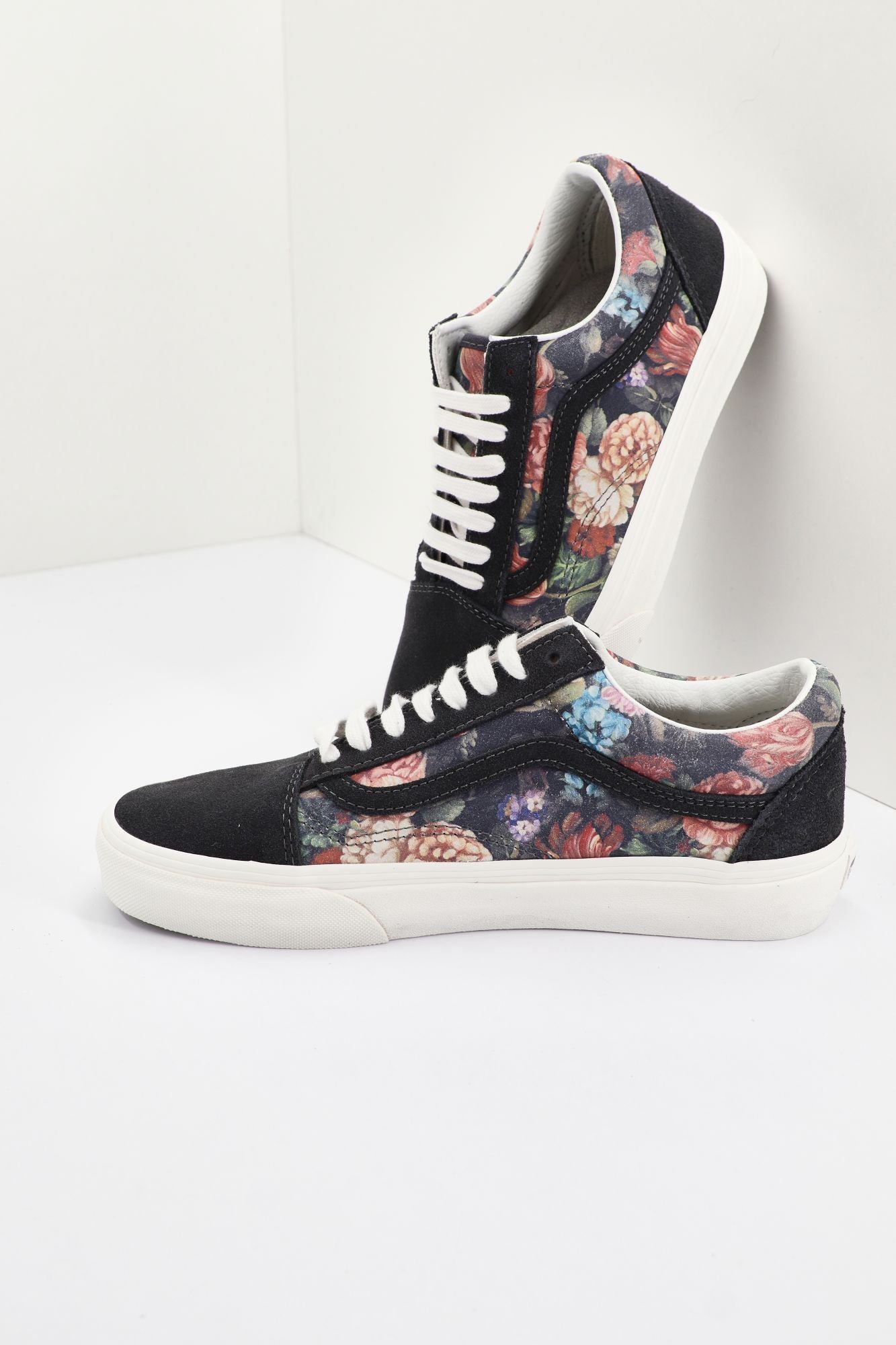 VANS VN0A4BW21XM1 en color FLORAL (3)