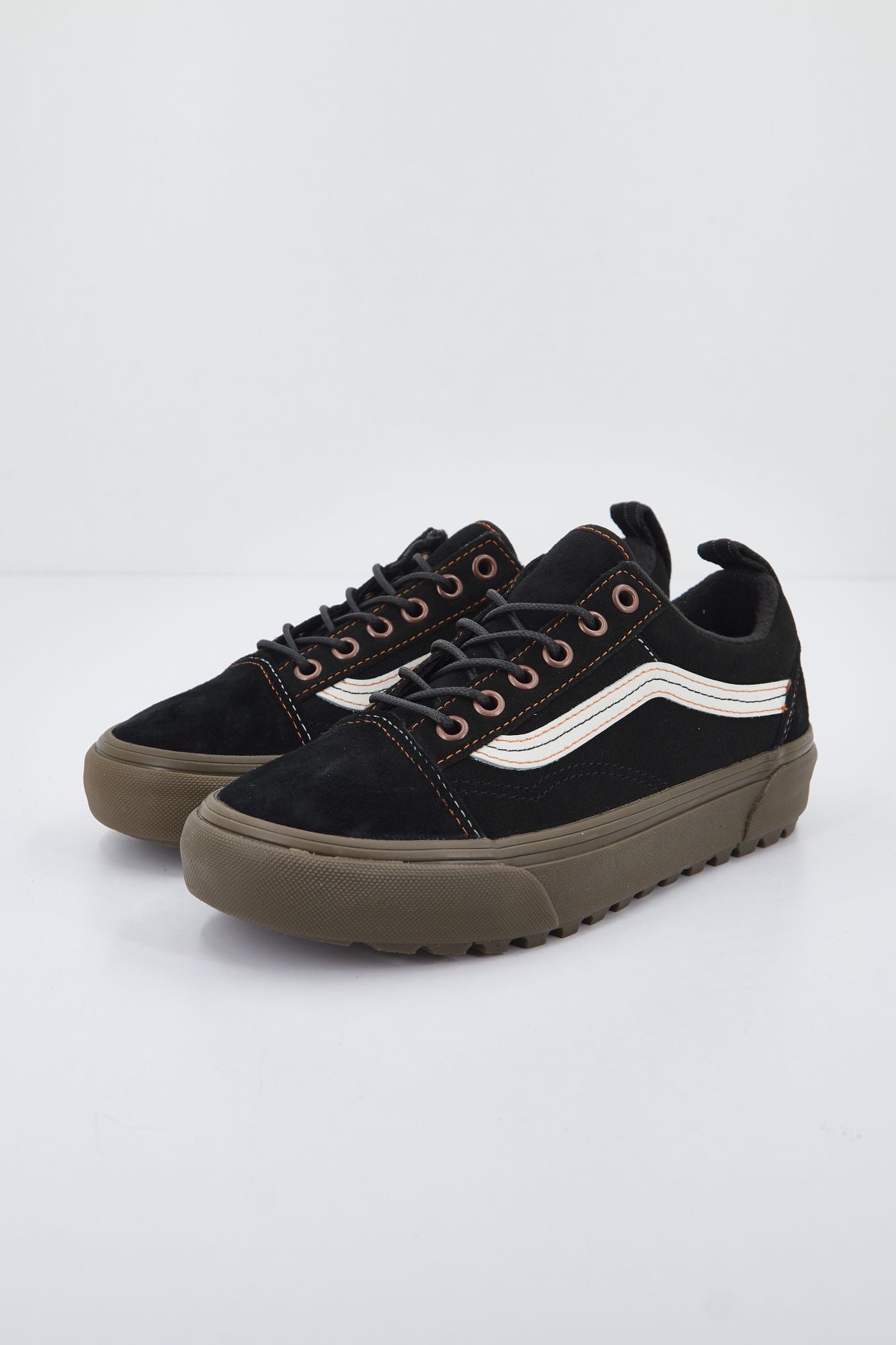 VANS UA OLD SKOOL en color NEGRO (1)