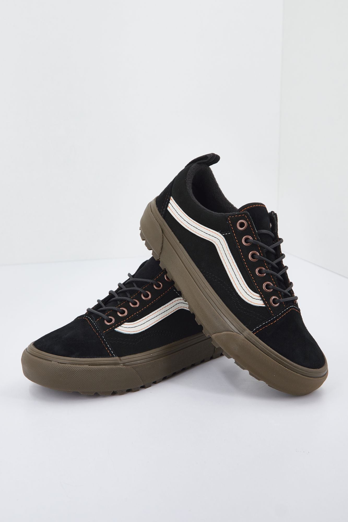 VANS UA OLD SKOOL en color NEGRO (2)