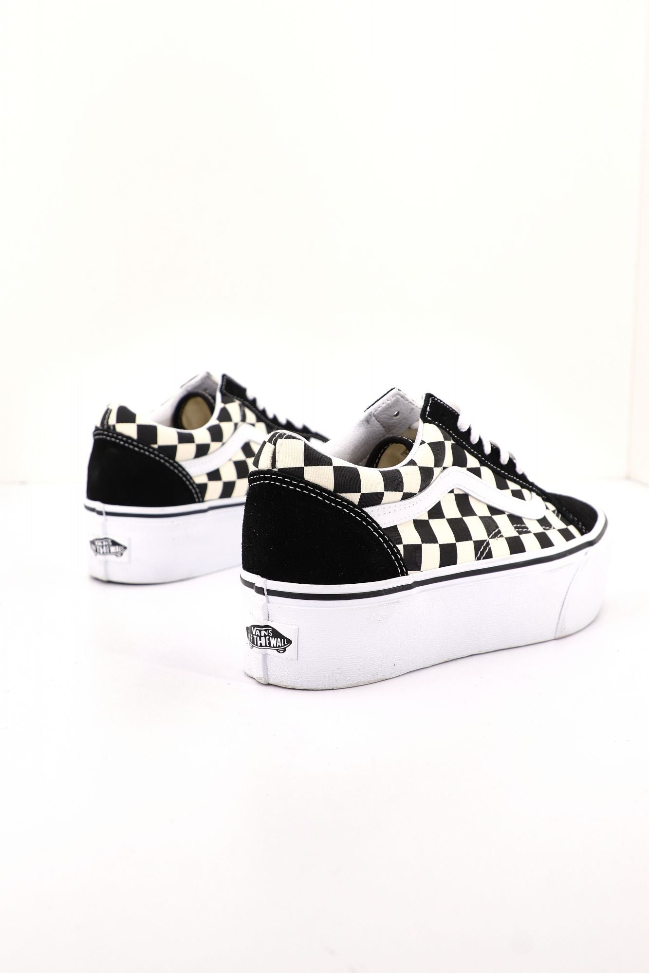 VANS OLD SKOOL PLATFORM en color NEGRO (2)