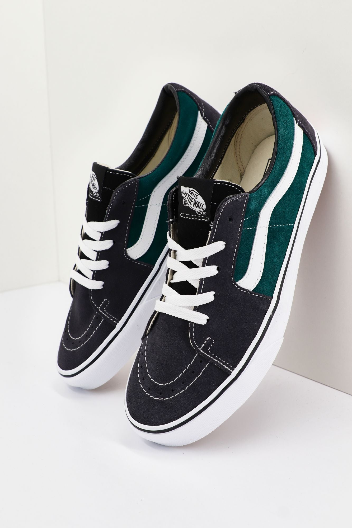 VANS UA SK8-LOW en color GRIS (3)