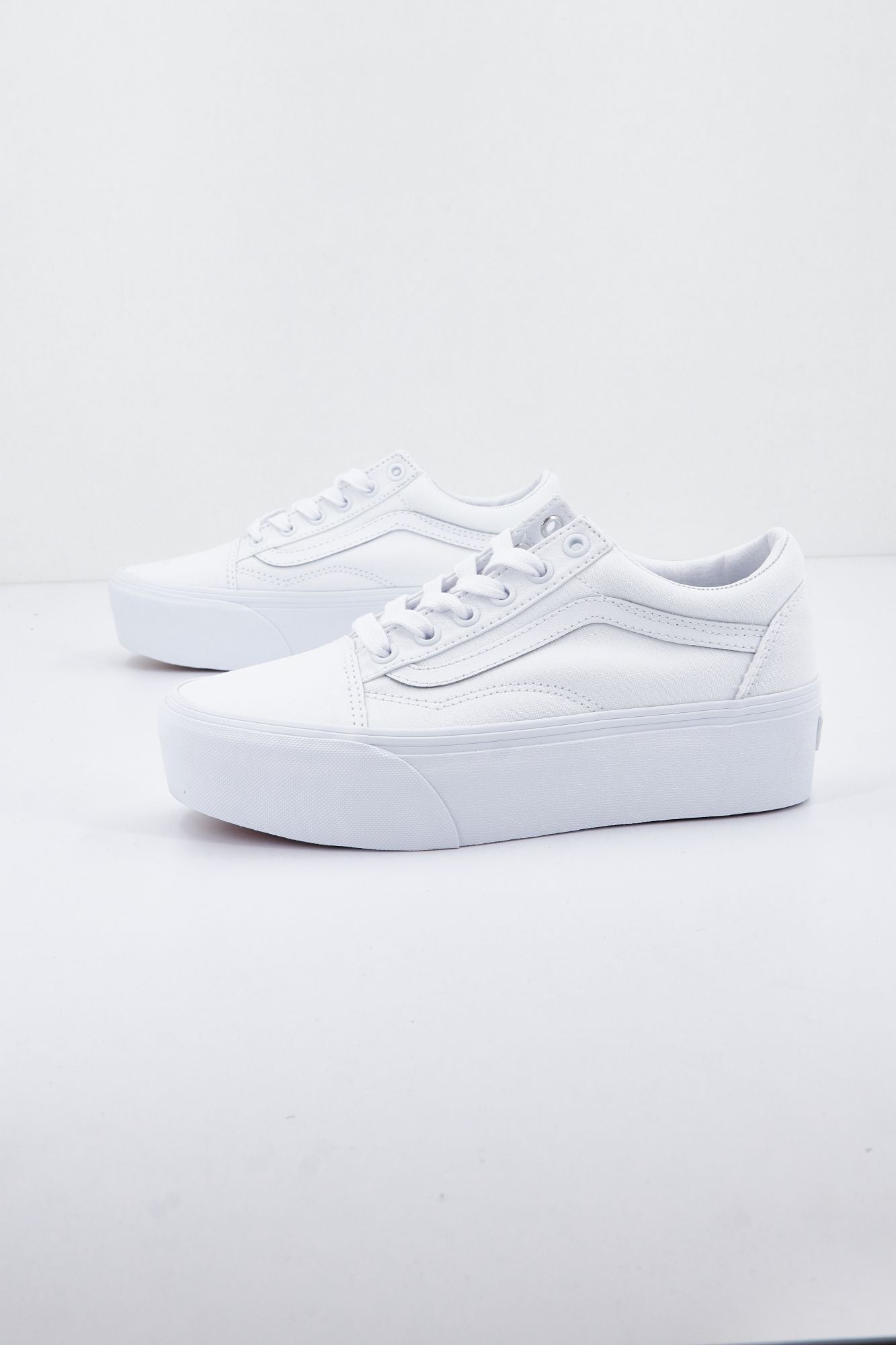 VANS UA OLD SKOOL en color BLANCO (2)