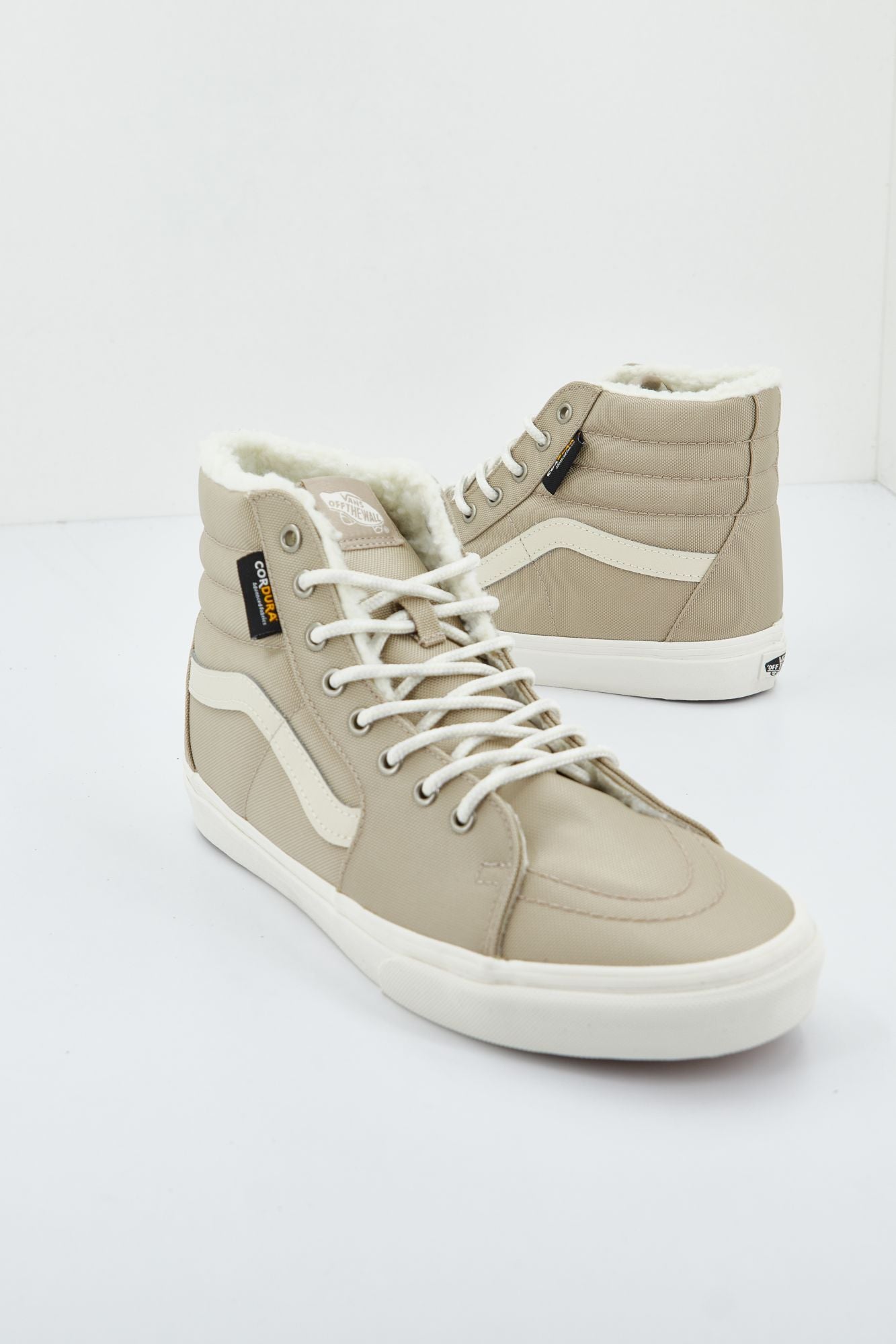 VANS VN0A4BVT1NU1  en color BEIS (1)