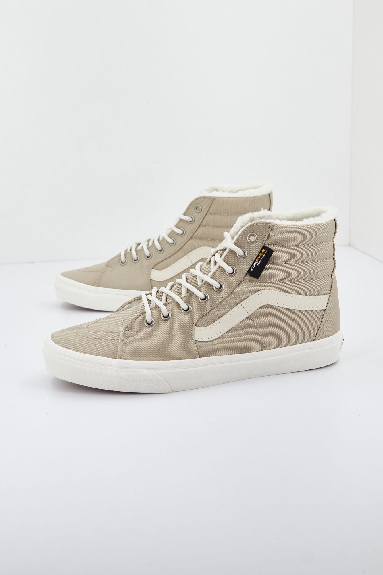 VANS VN0A4BVT1NU1  en color BEIS (2)