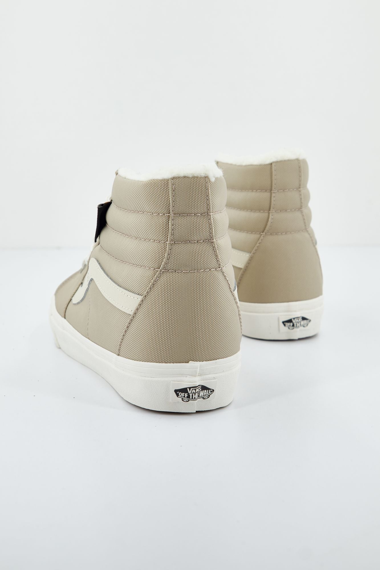 VANS VN0A4BVT1NU1  en color BEIS (3)