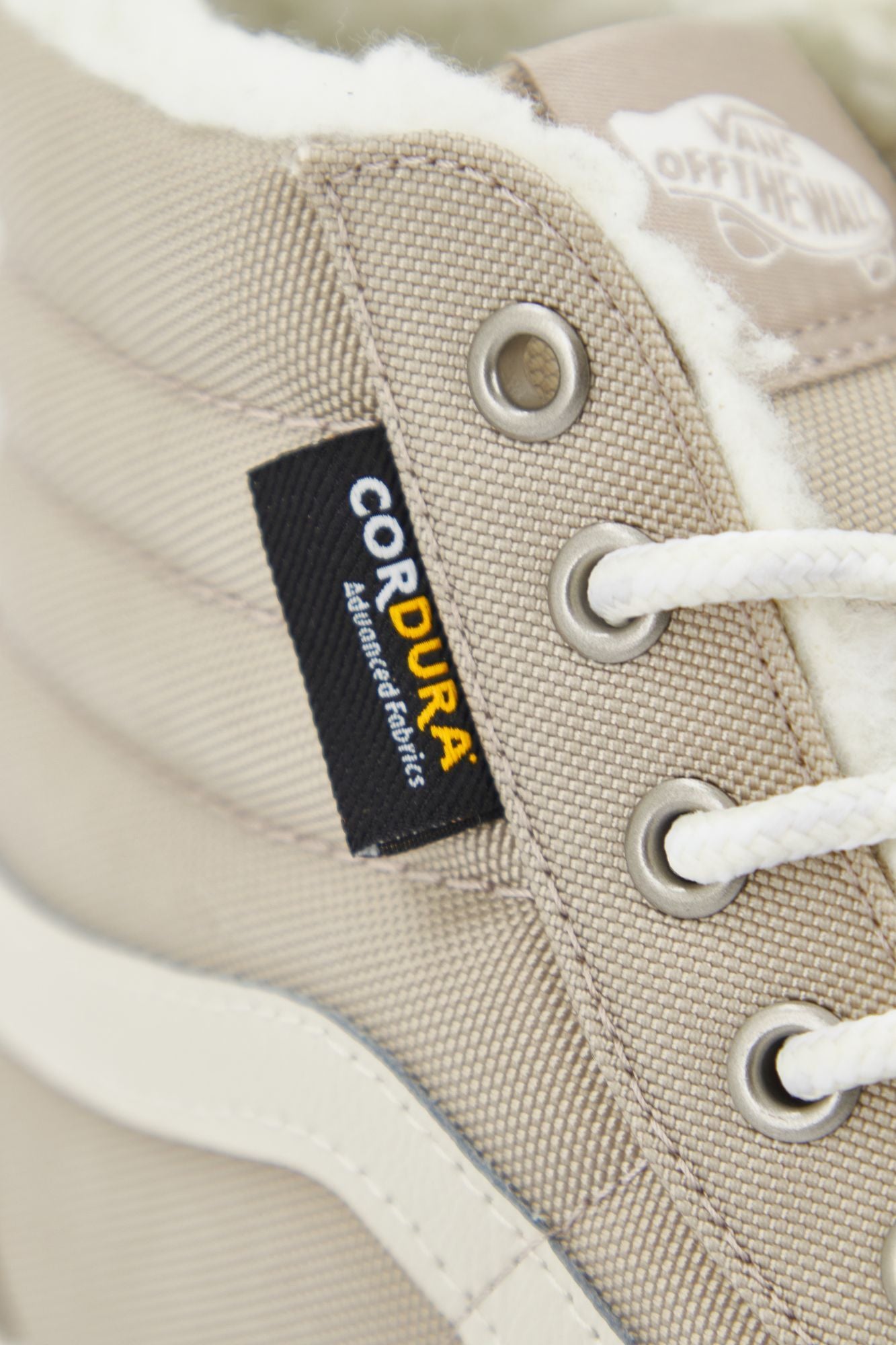 VANS VN0A4BVT1NU1  en color BEIS (4)