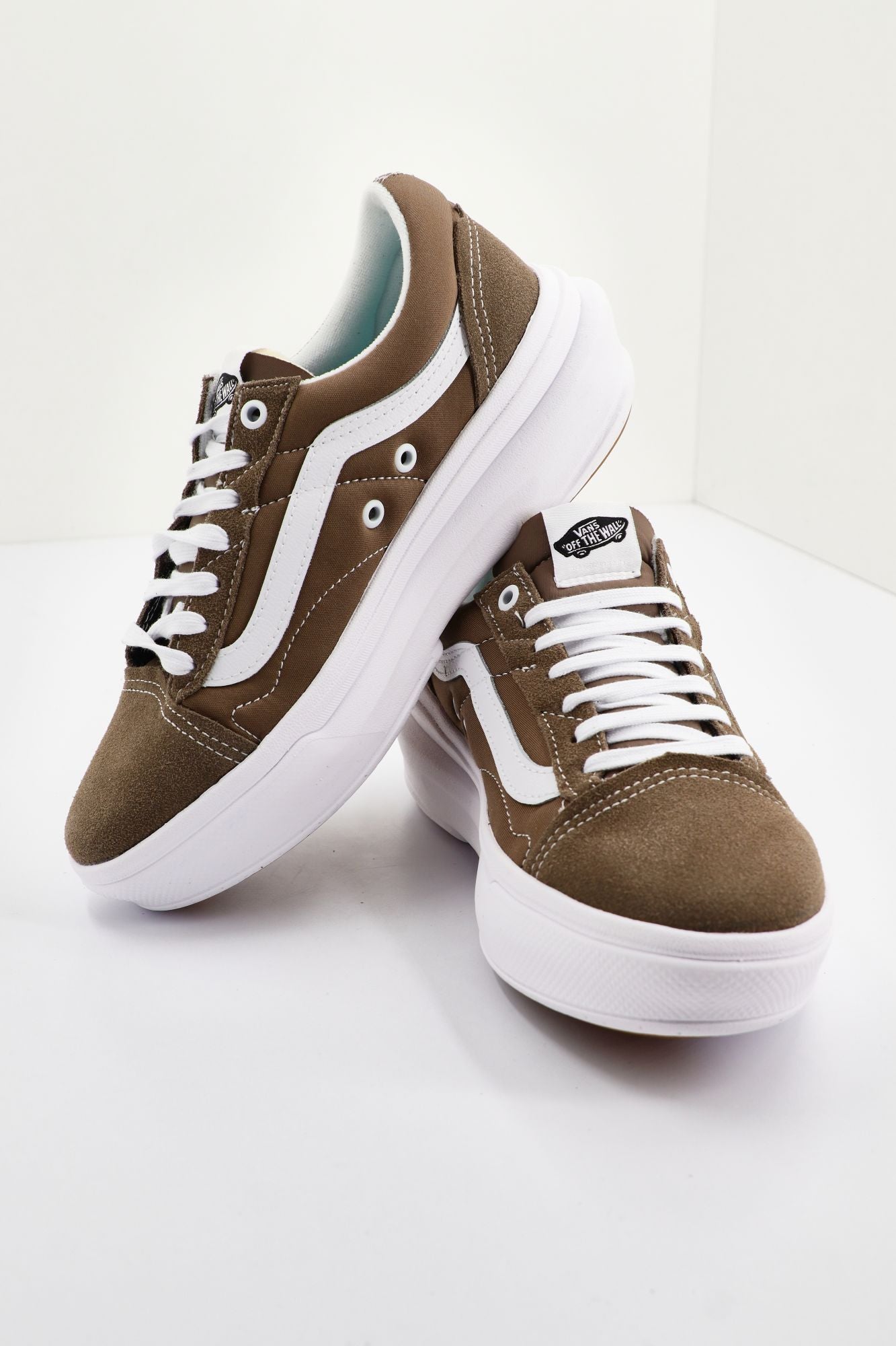 VANS UA OLD SKOOL en color MARRON (2)