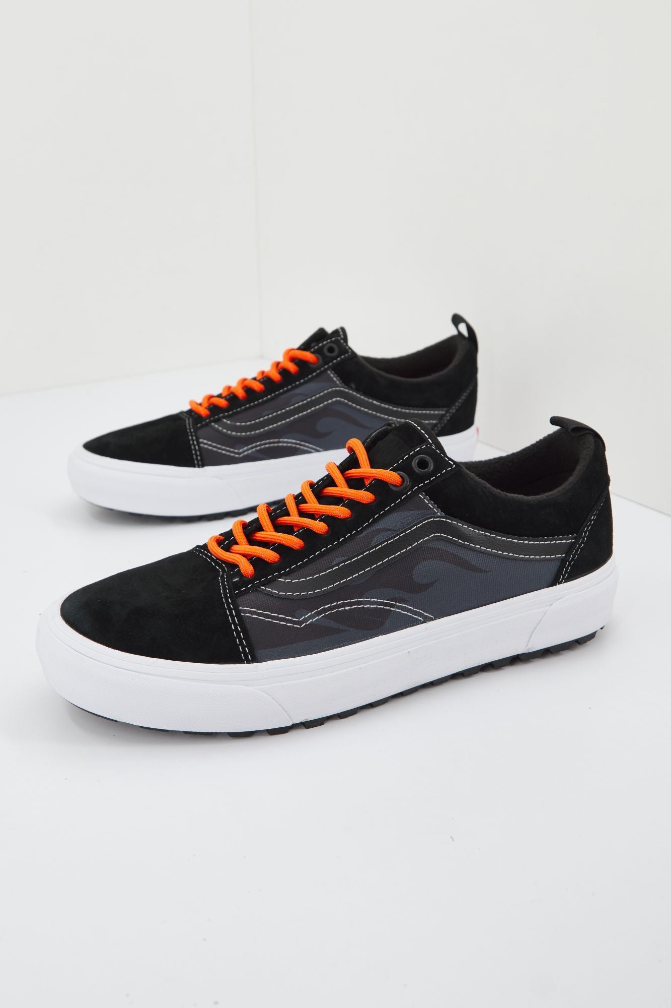 VANS VN0A5I12KOU1 en color NEGRO (1)