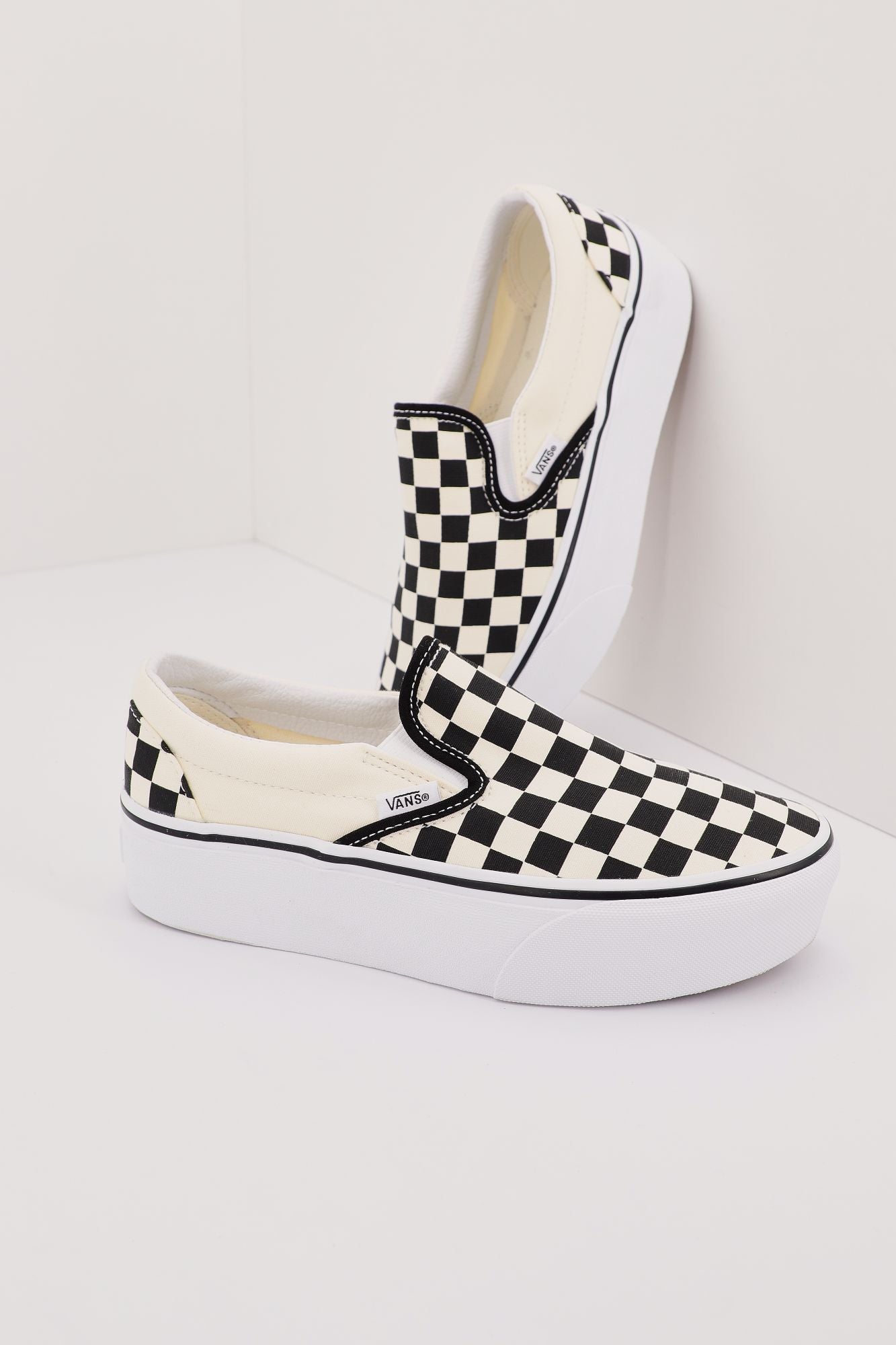 VANS UA CLASSIC en color BEIS (1)