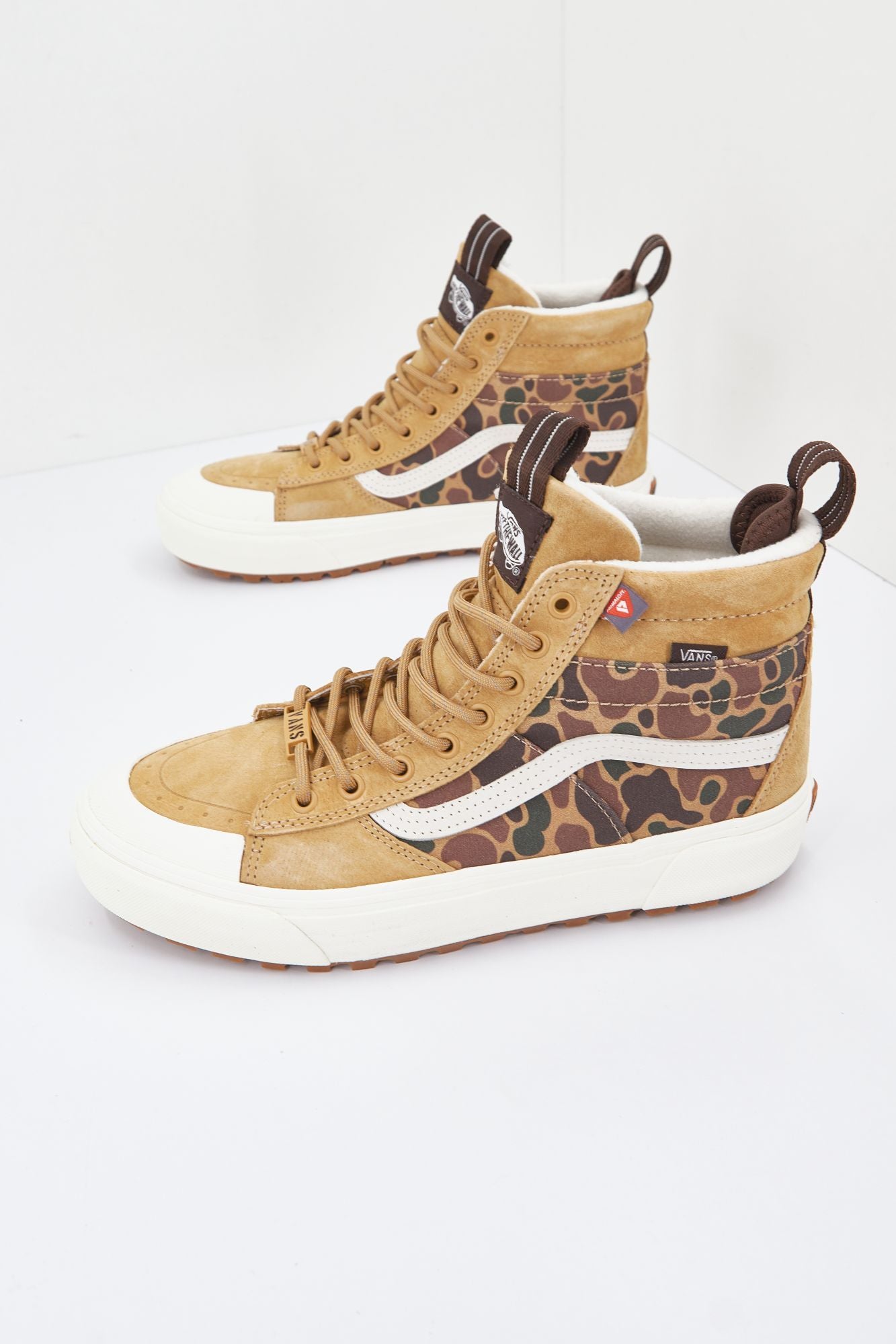 VANS UA SK8-HI MTE-2 en color MARRON CLARO (1)