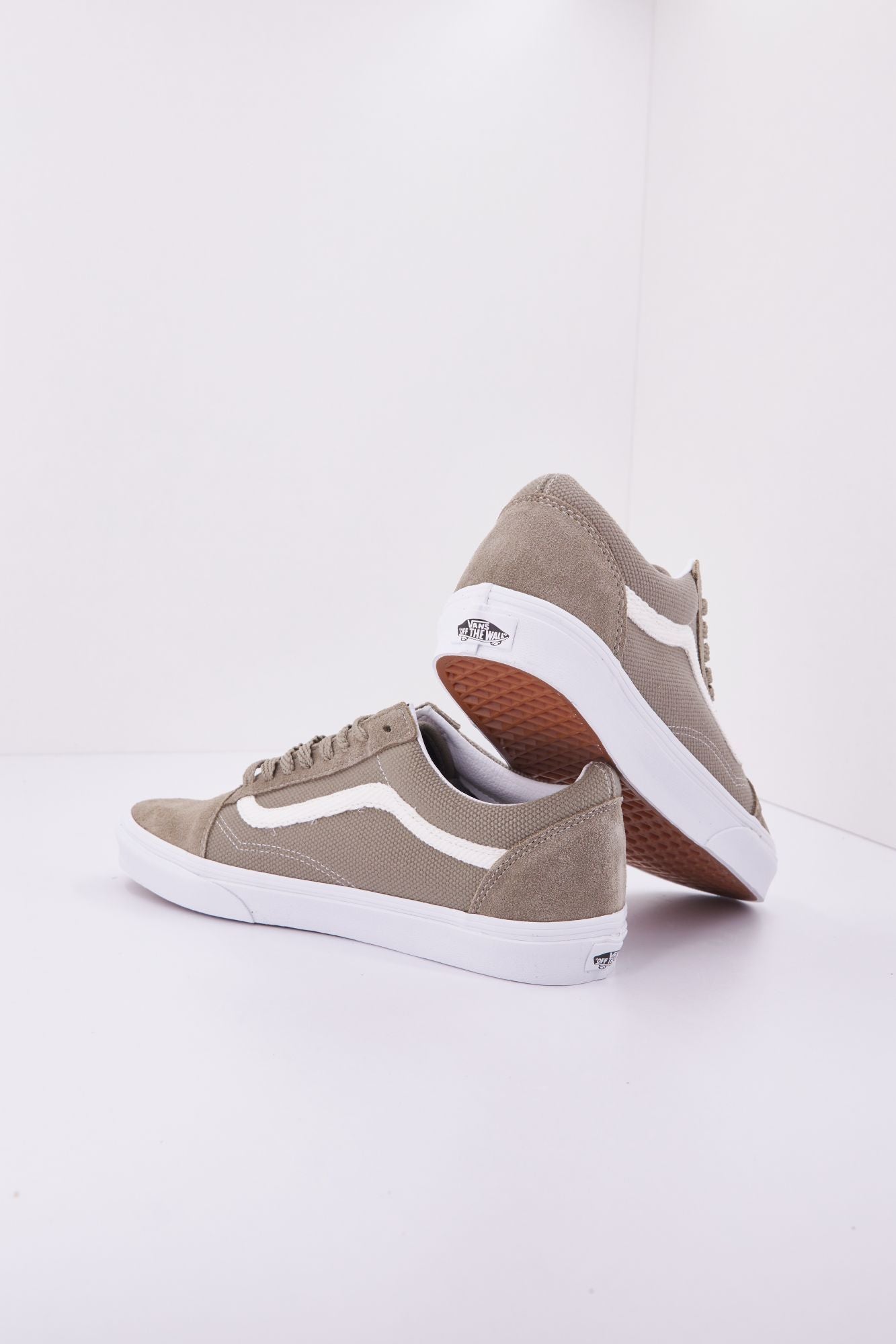 VANS  UA OLD SKOOL en color GRIS (2)