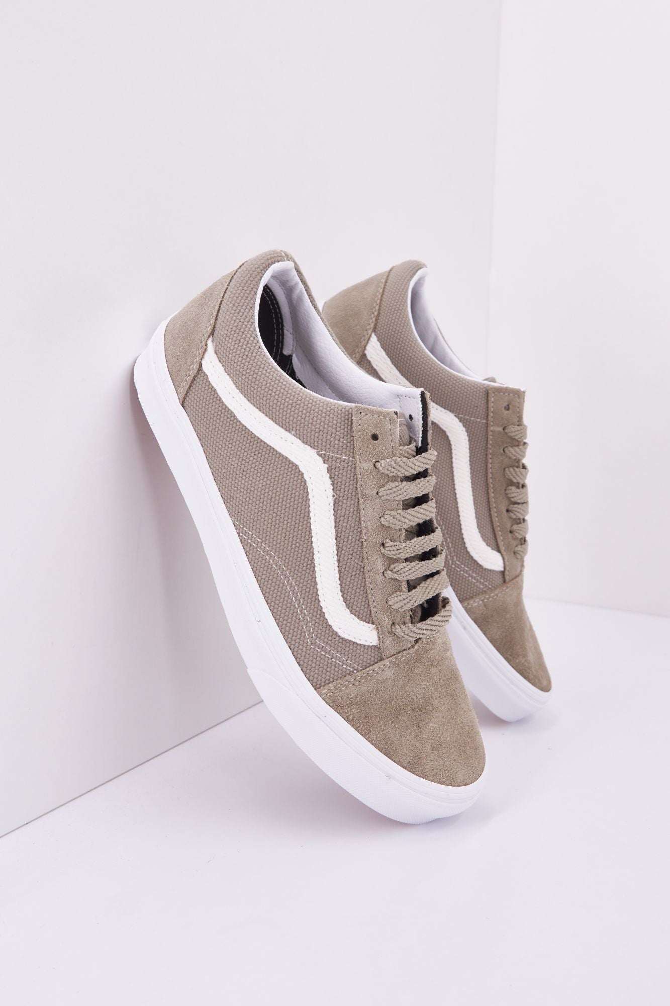 VANS  UA OLD SKOOL en color GRIS (3)