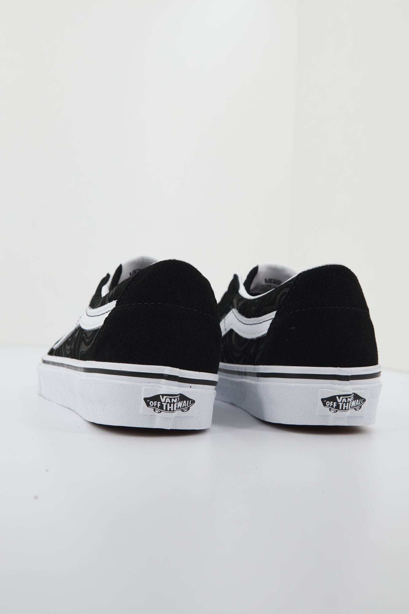 VANS VN0A4BVN6BT1 en color NEGRO (4)