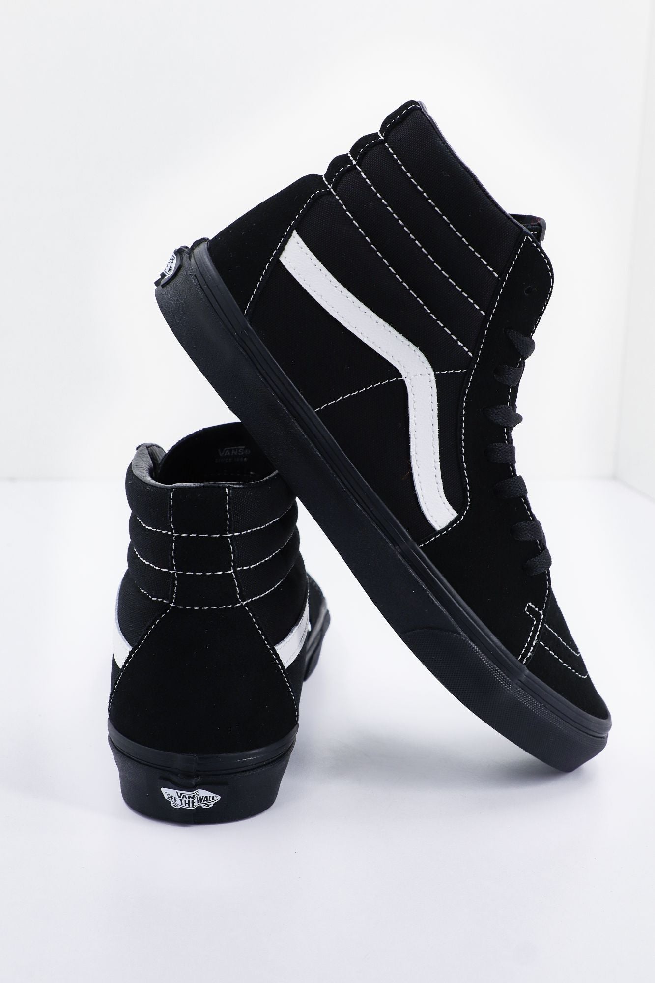VANS UA SK8-HI en color NEGRO (2)