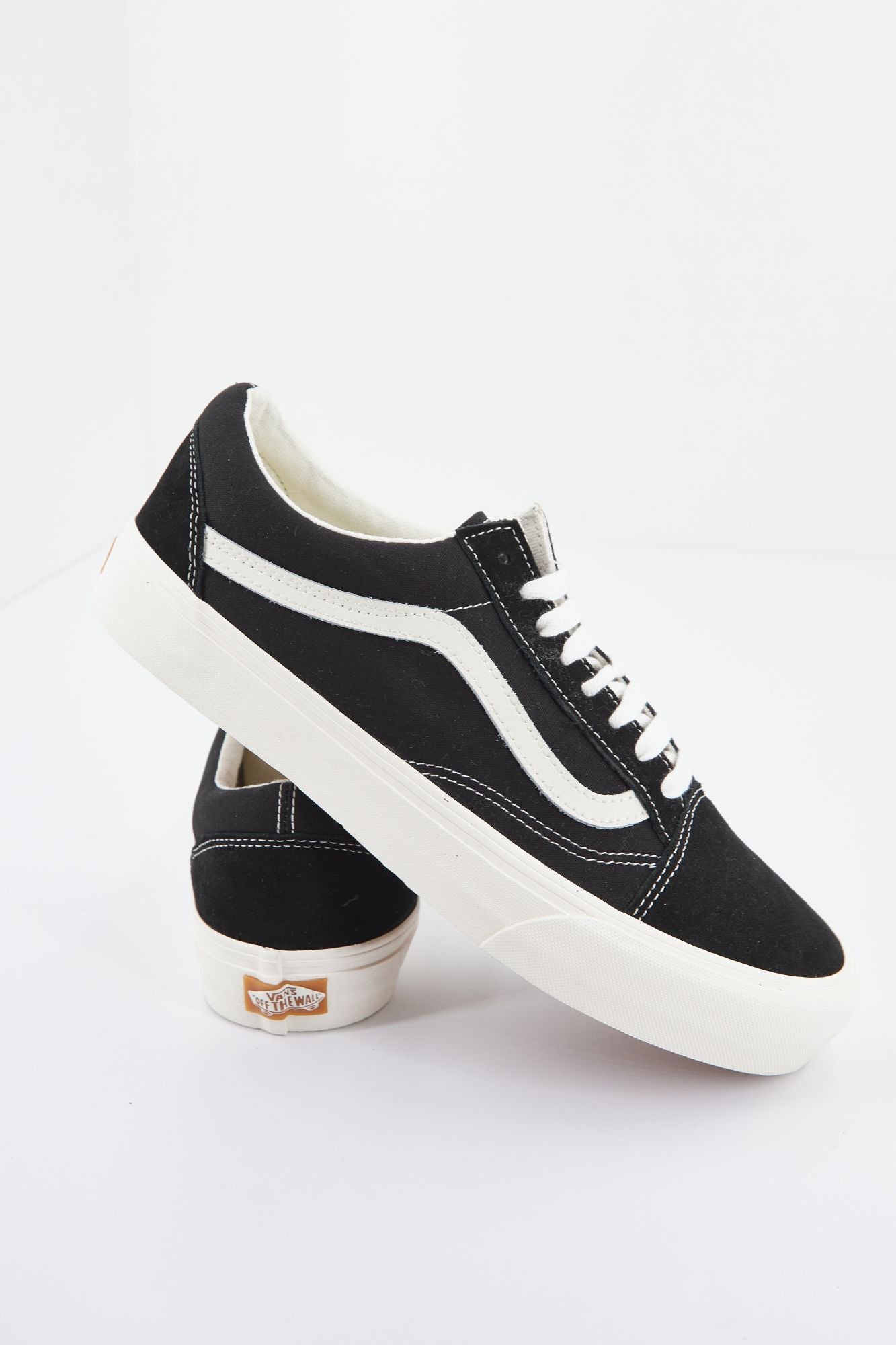 VANS OLD SKOOL VR3 en color NEGRO (2)