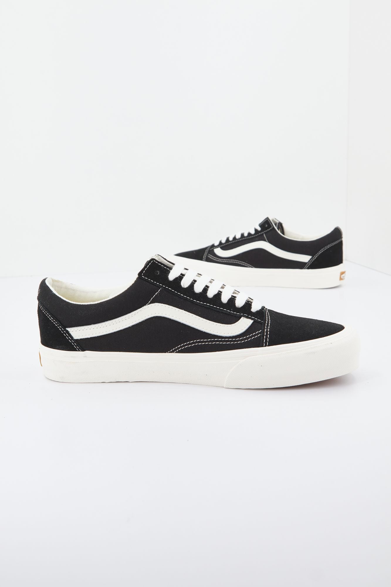 VANS OLD SKOOL VR3 en color NEGRO (4)