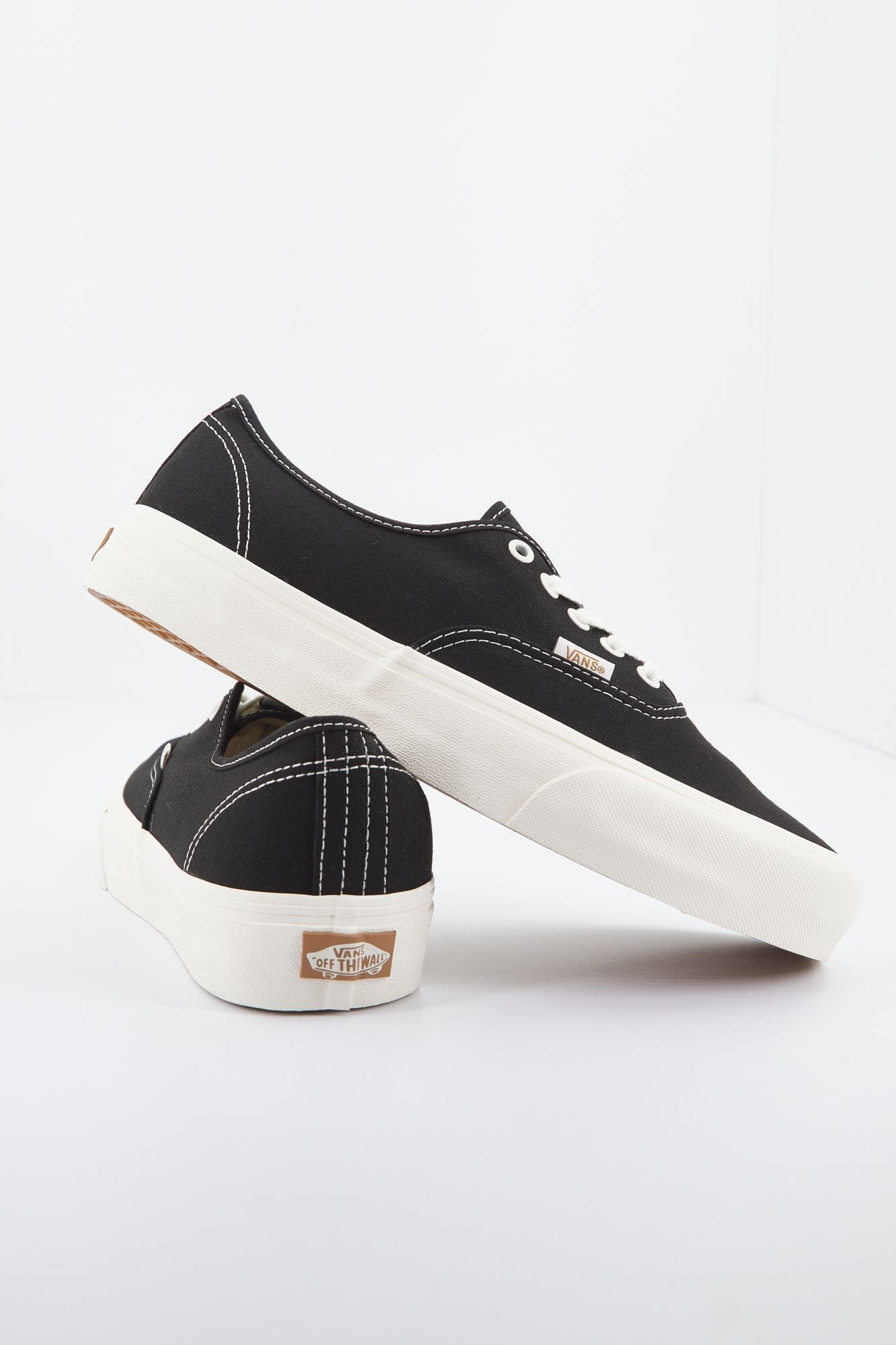 VANS AUTHENTIC VR3 en color NEGRO (3)