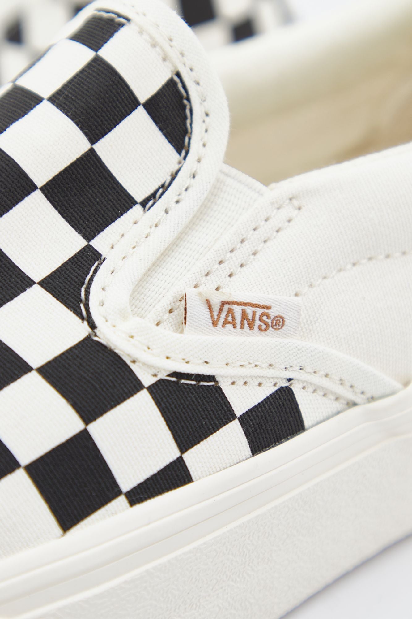 VANS SLIP-ON VR3 en color BLANCO (4)