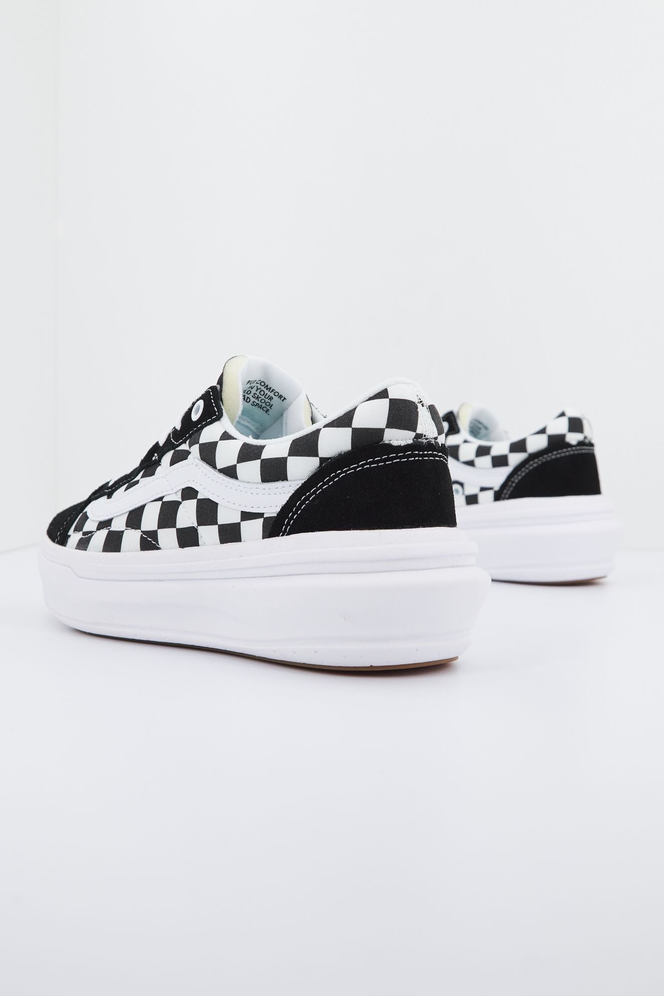 VANS OLD SKOOL OVERT CC CHECKERBOARD en color NEGRO (3)