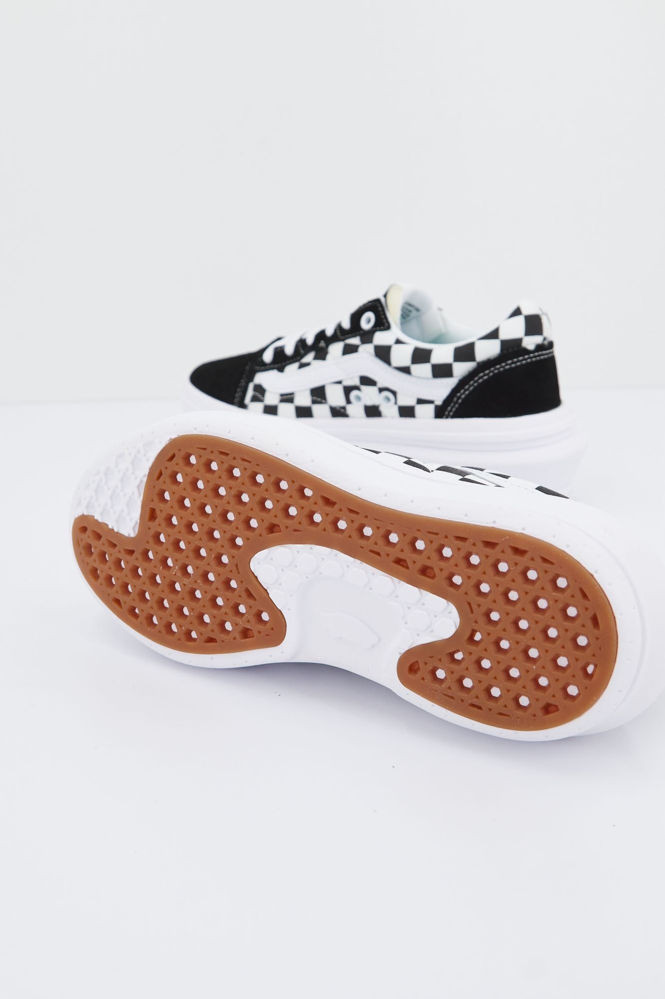 VANS OLD SKOOL OVERT CC CHECKERBOARD en color NEGRO (4)