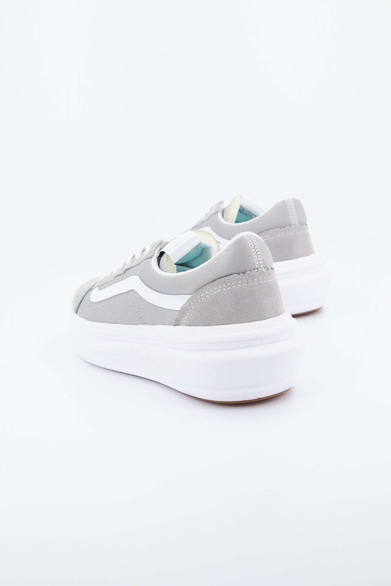 VANS OLD SKOOL OVERT CC en color GRIS (3)