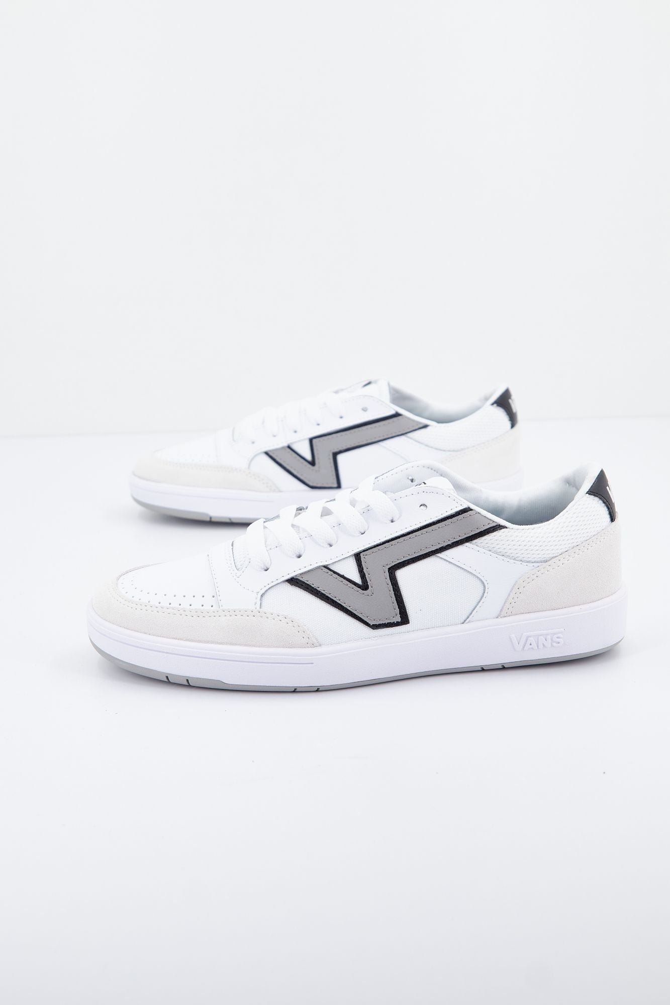 VANS LOWLAND CC en color BLANCO (2)