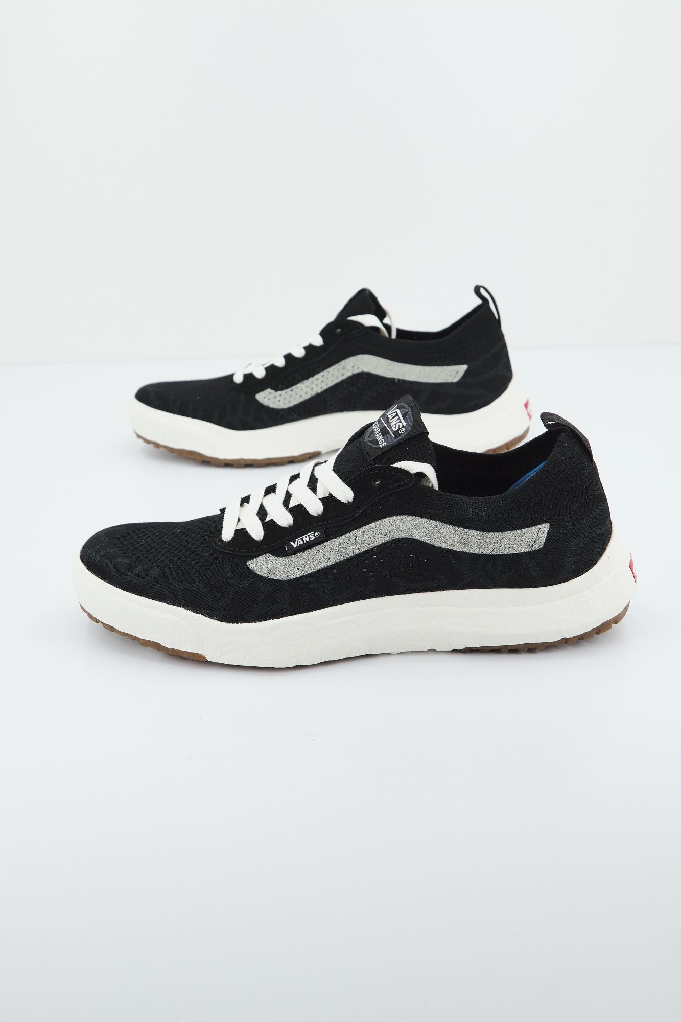 VANS ULTRARANGE VR3 en color NEGRO (1)