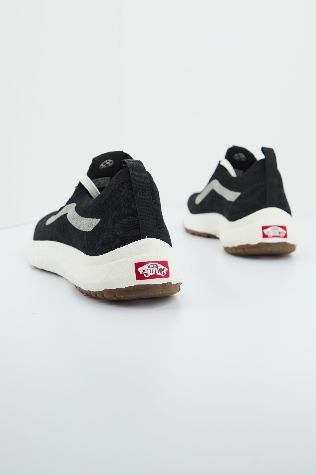 VANS ULTRARANGE VR3 en color NEGRO (2)